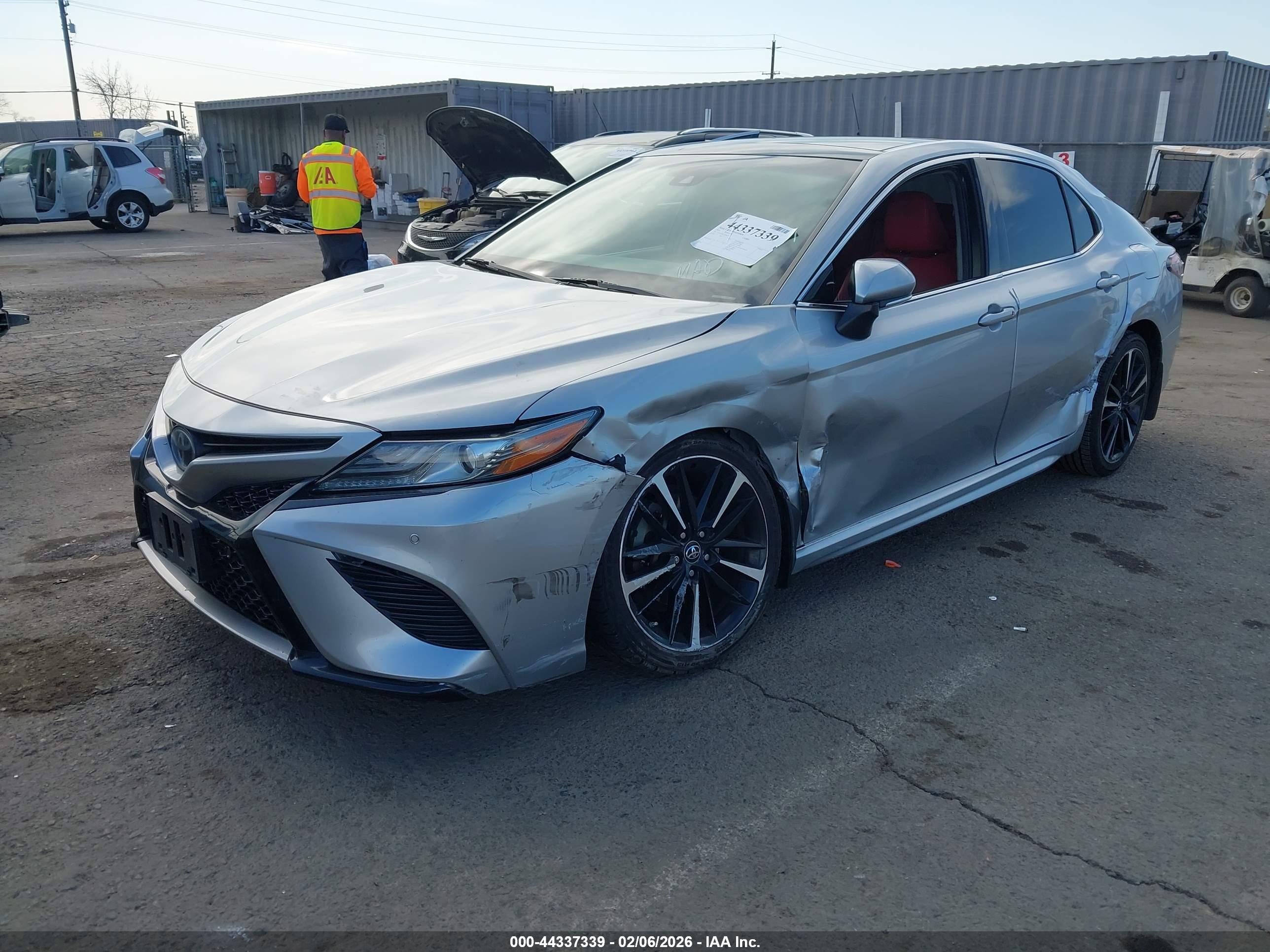 TOYOTA CAMRY image 2