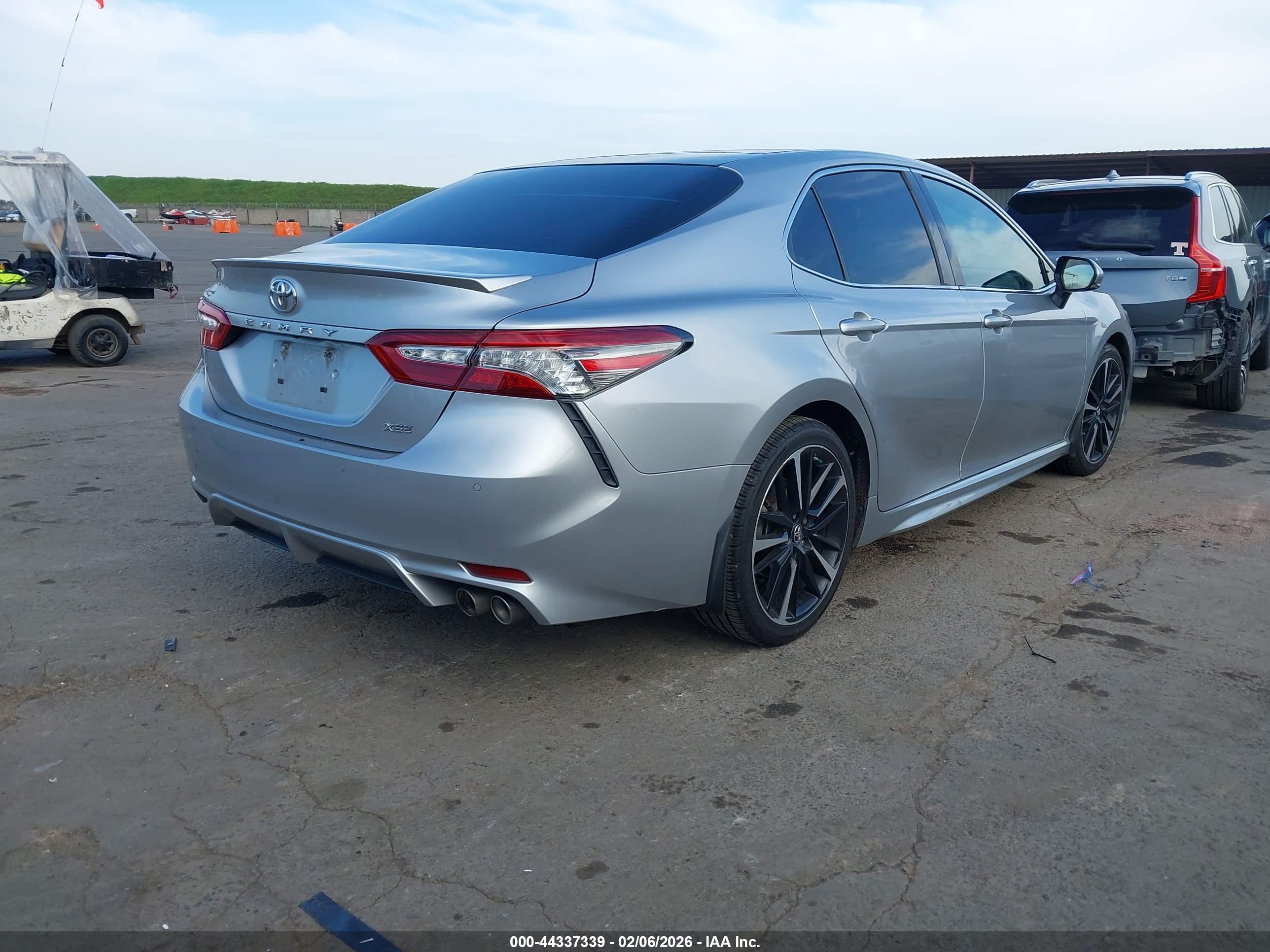 TOYOTA CAMRY image 4