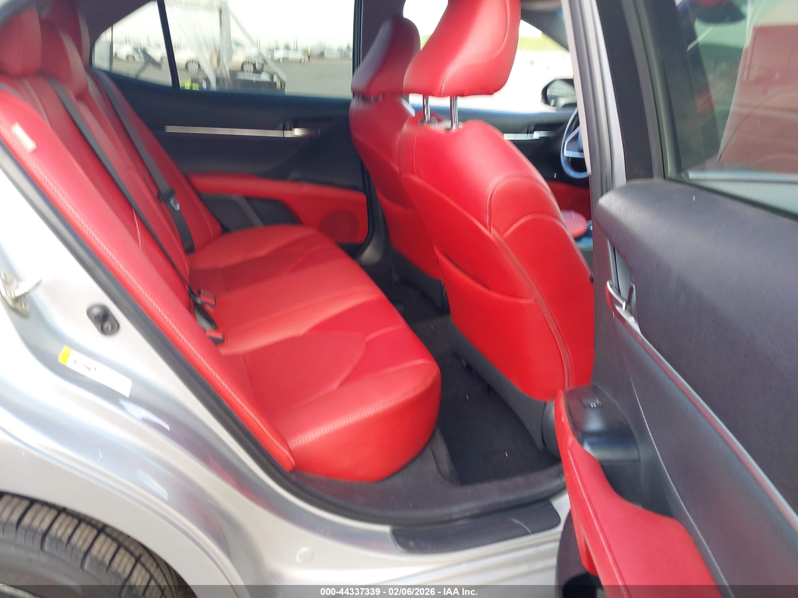 TOYOTA CAMRY image 8