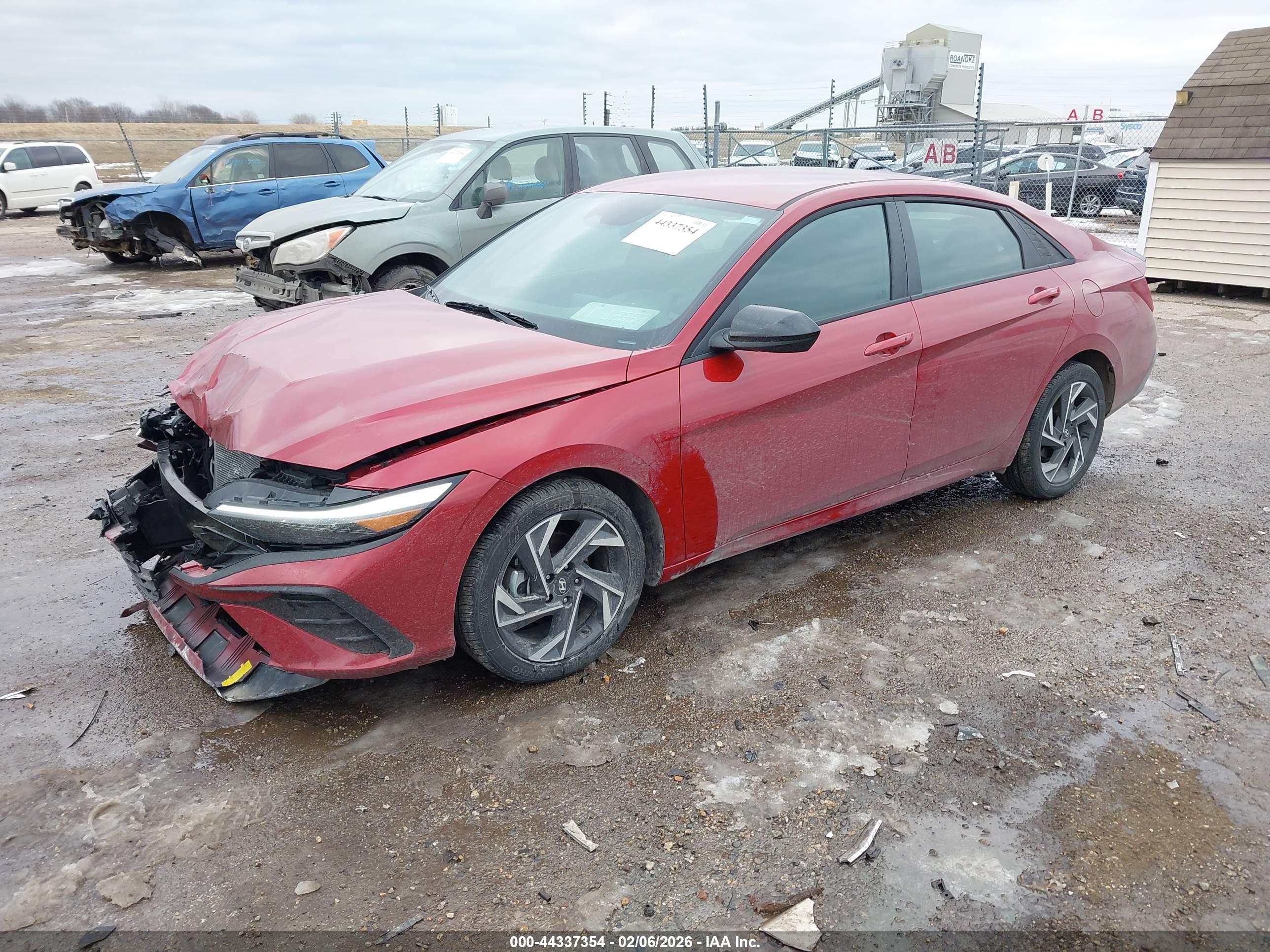 HYUNDAI ELANTRA image 2