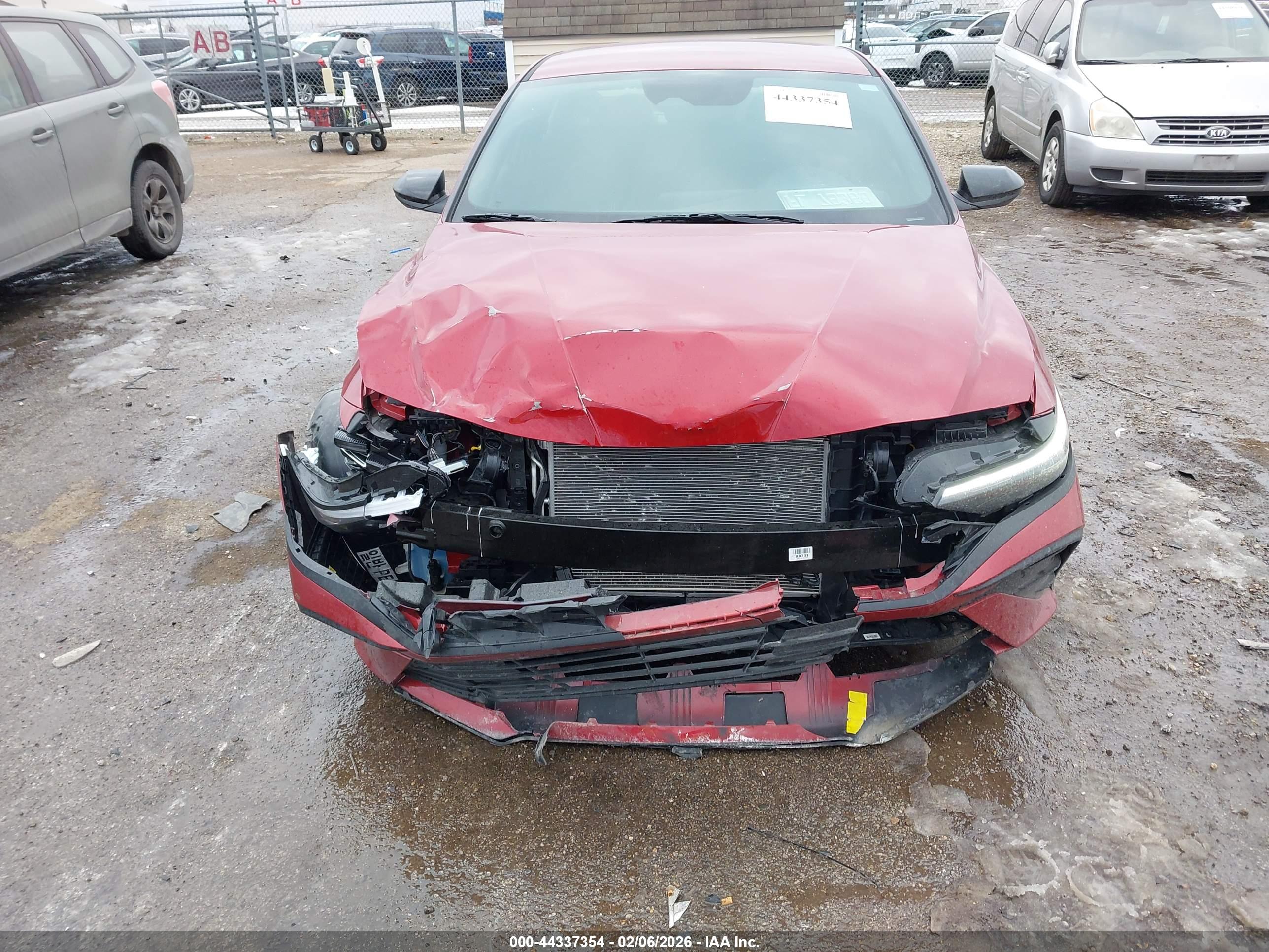 HYUNDAI ELANTRA image 6