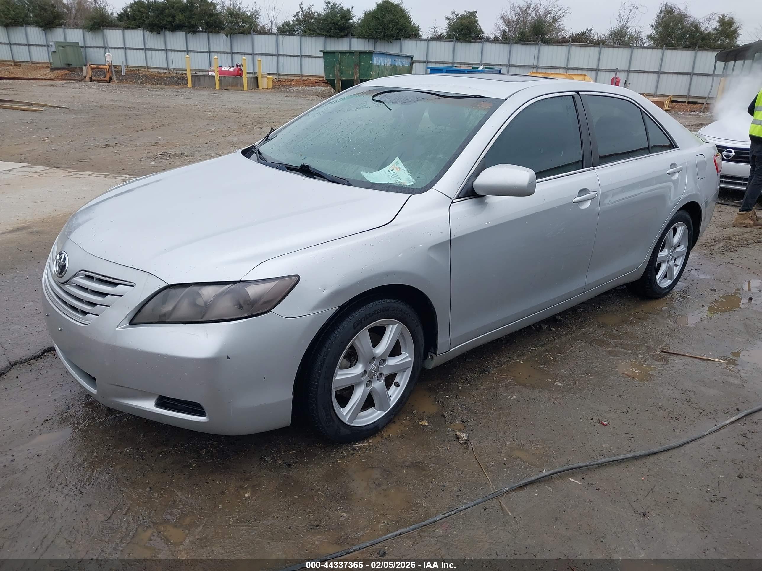 TOYOTA CAMRY image 2