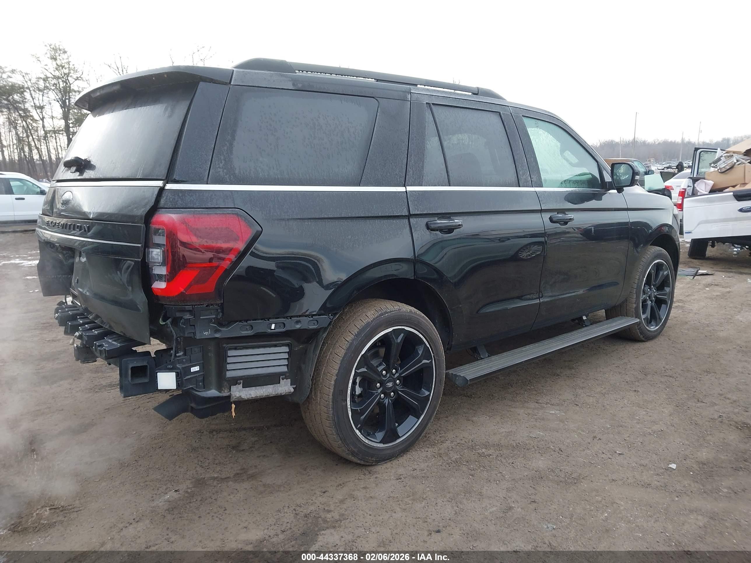 FORD EXPEDITION image 4