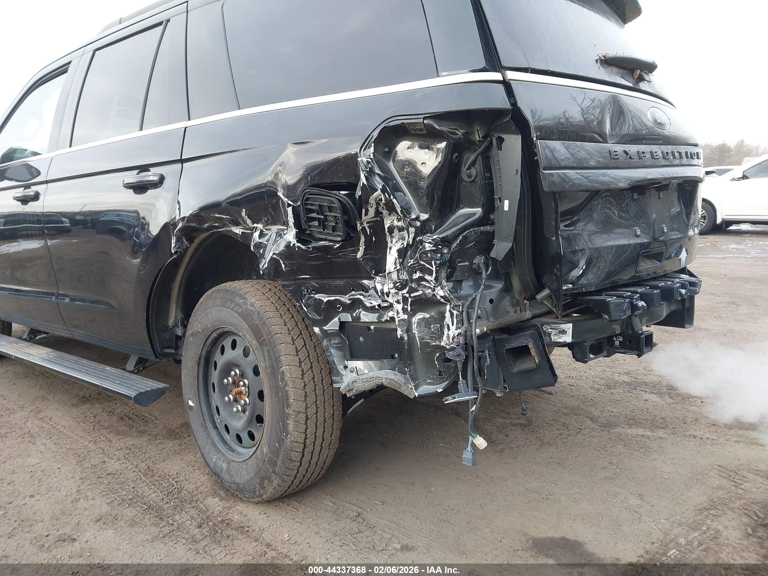 FORD EXPEDITION image 6