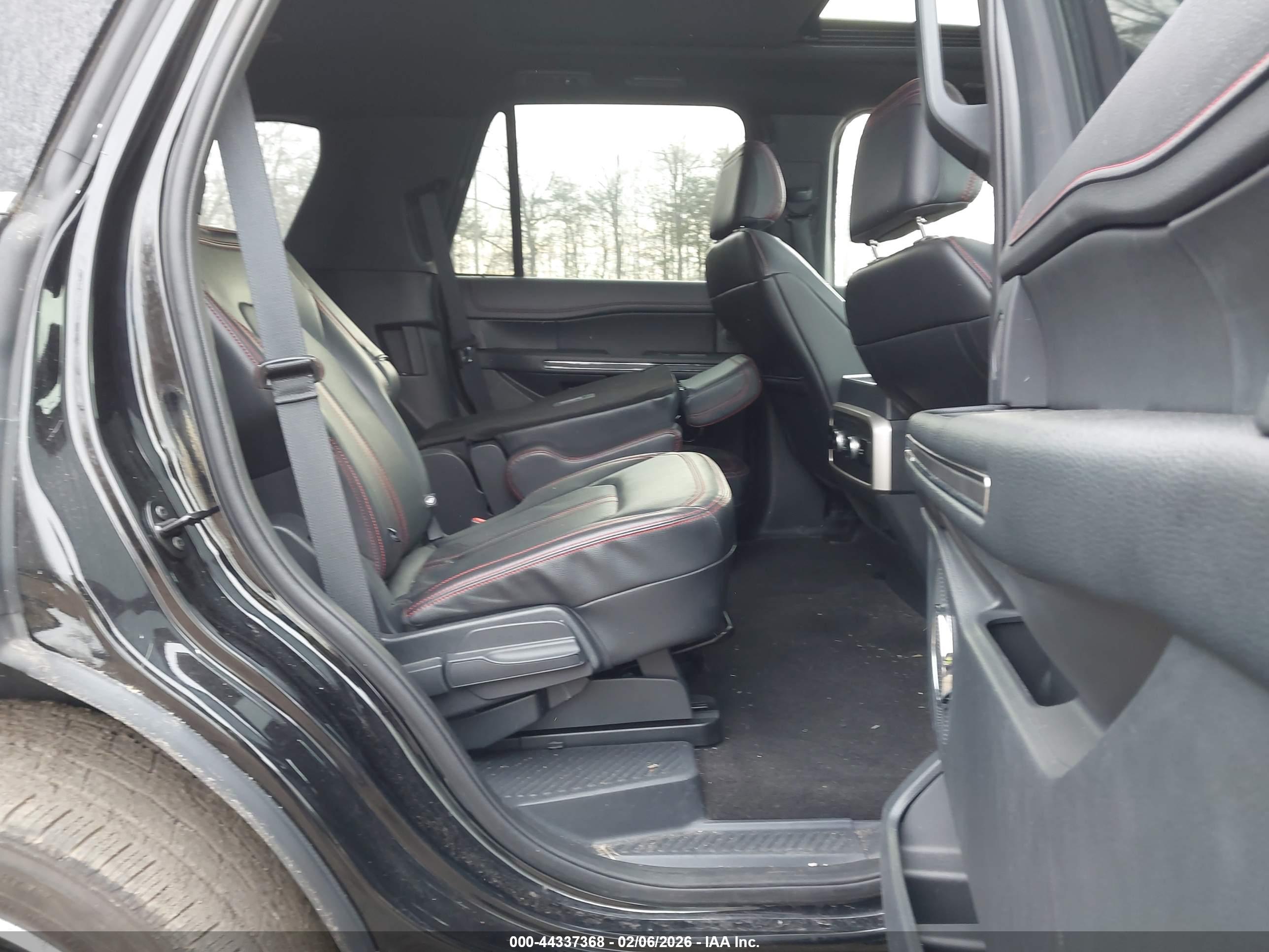 FORD EXPEDITION image 8