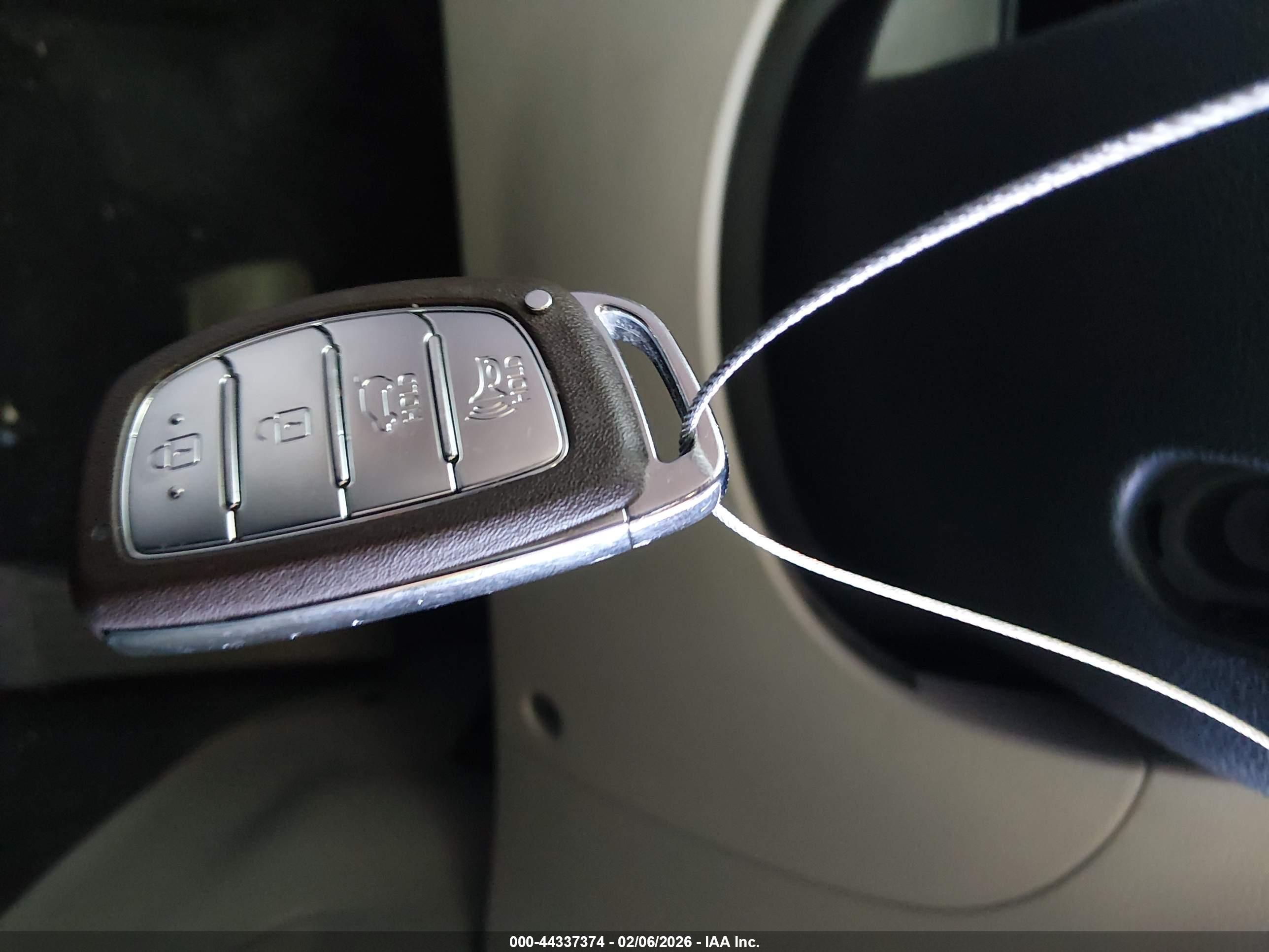 HYUNDAI TUCSON image 11