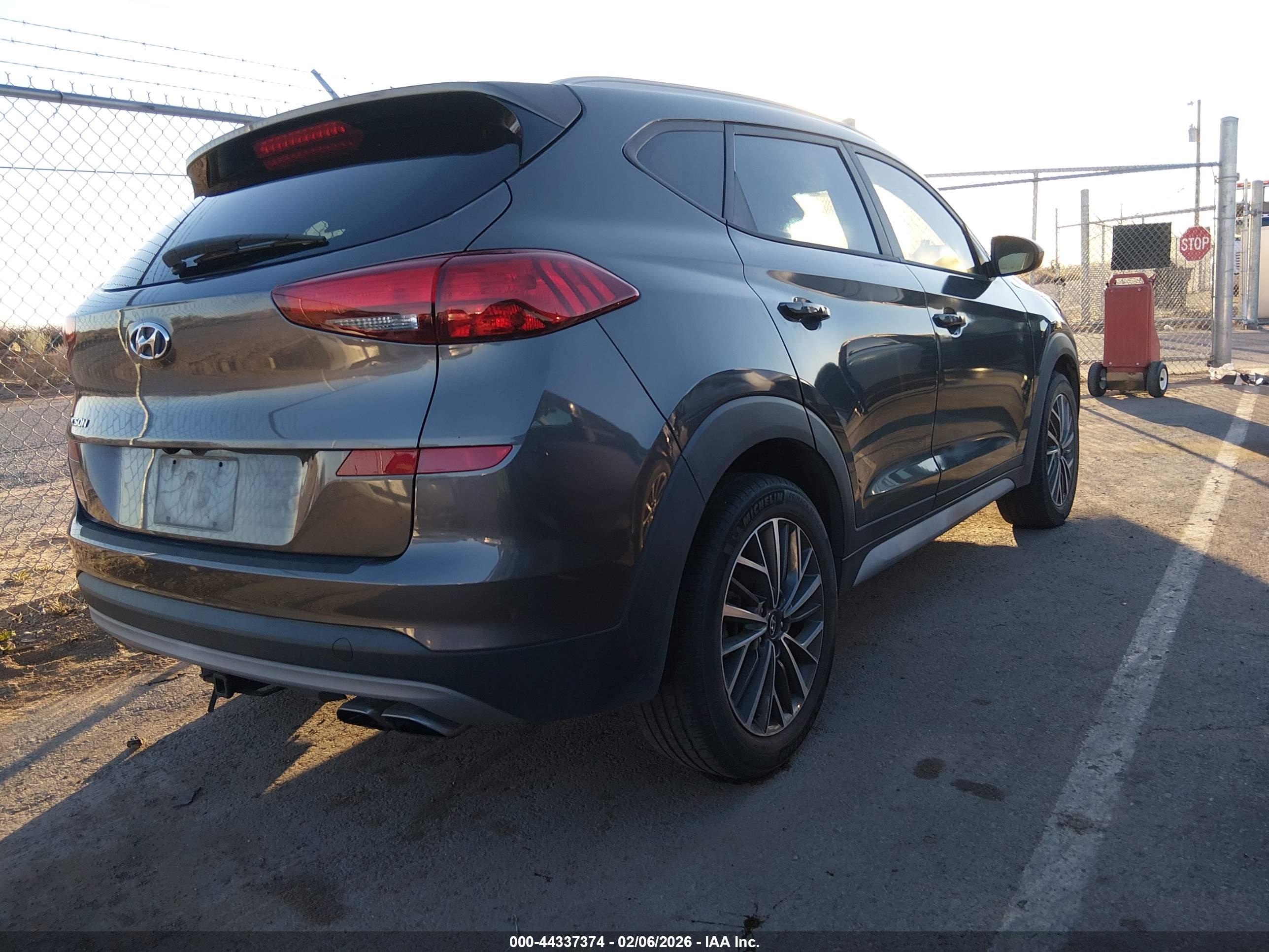 HYUNDAI TUCSON image 4