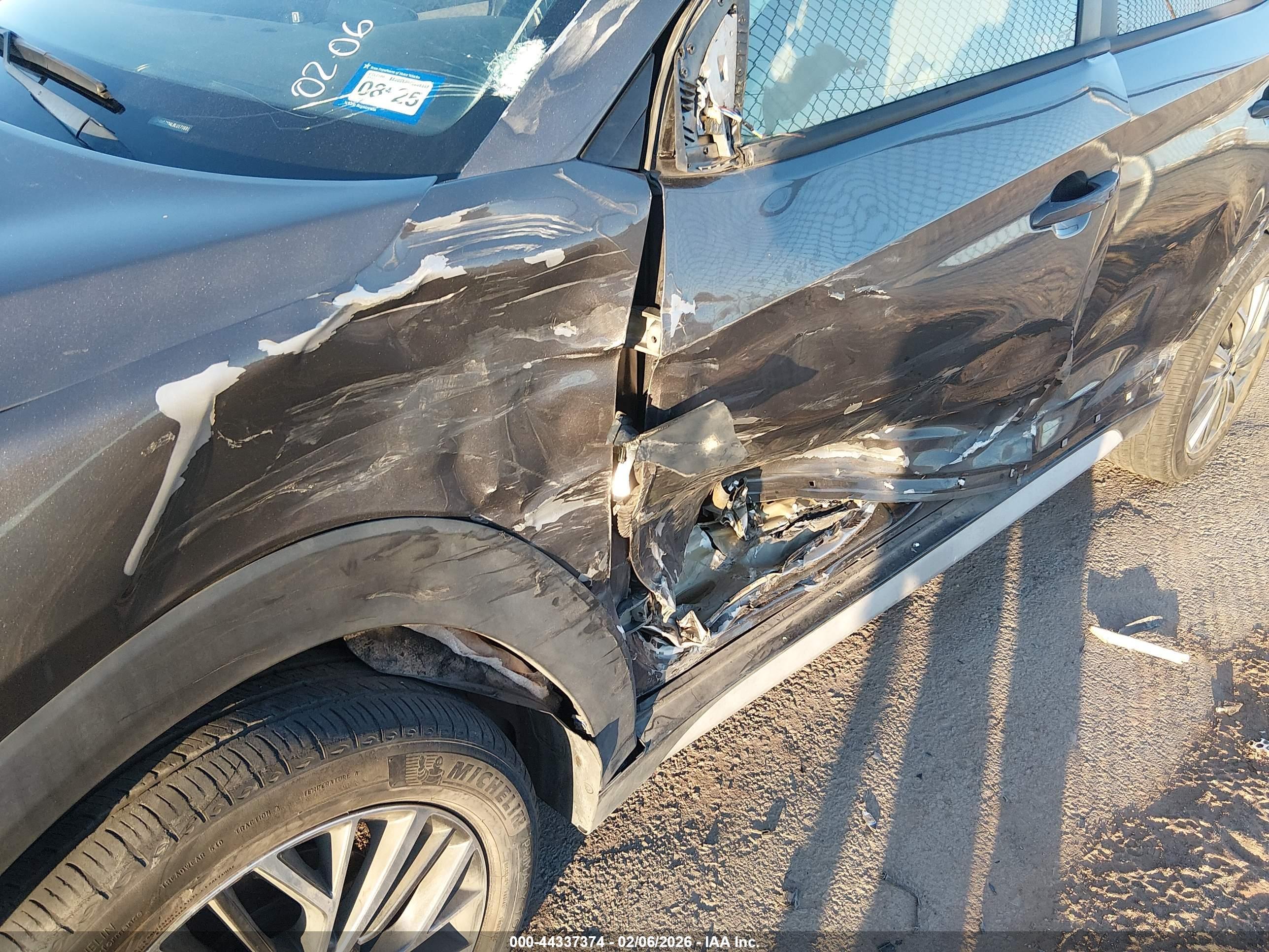 HYUNDAI TUCSON image 6