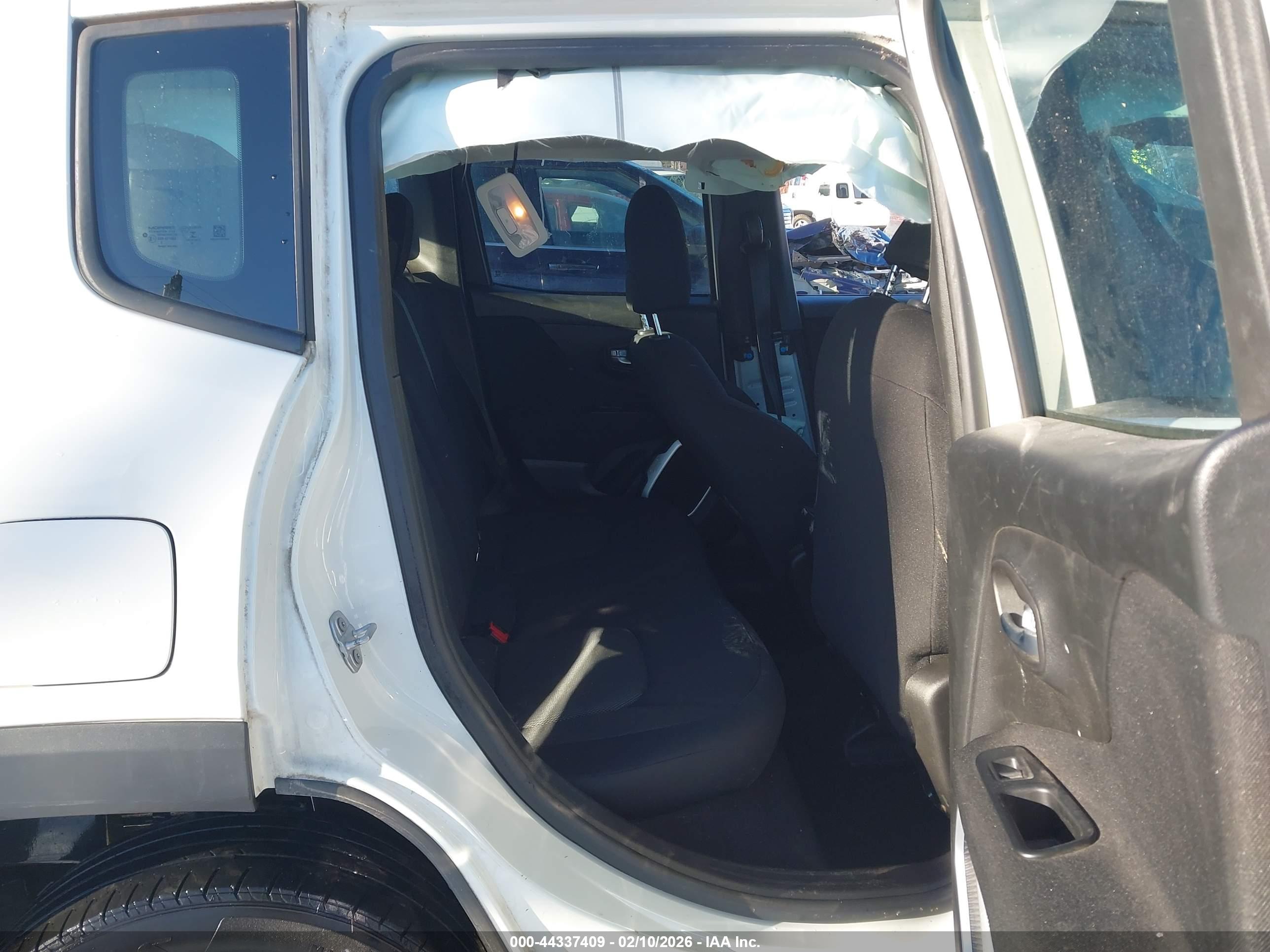 JEEP RENEGADE image 8
