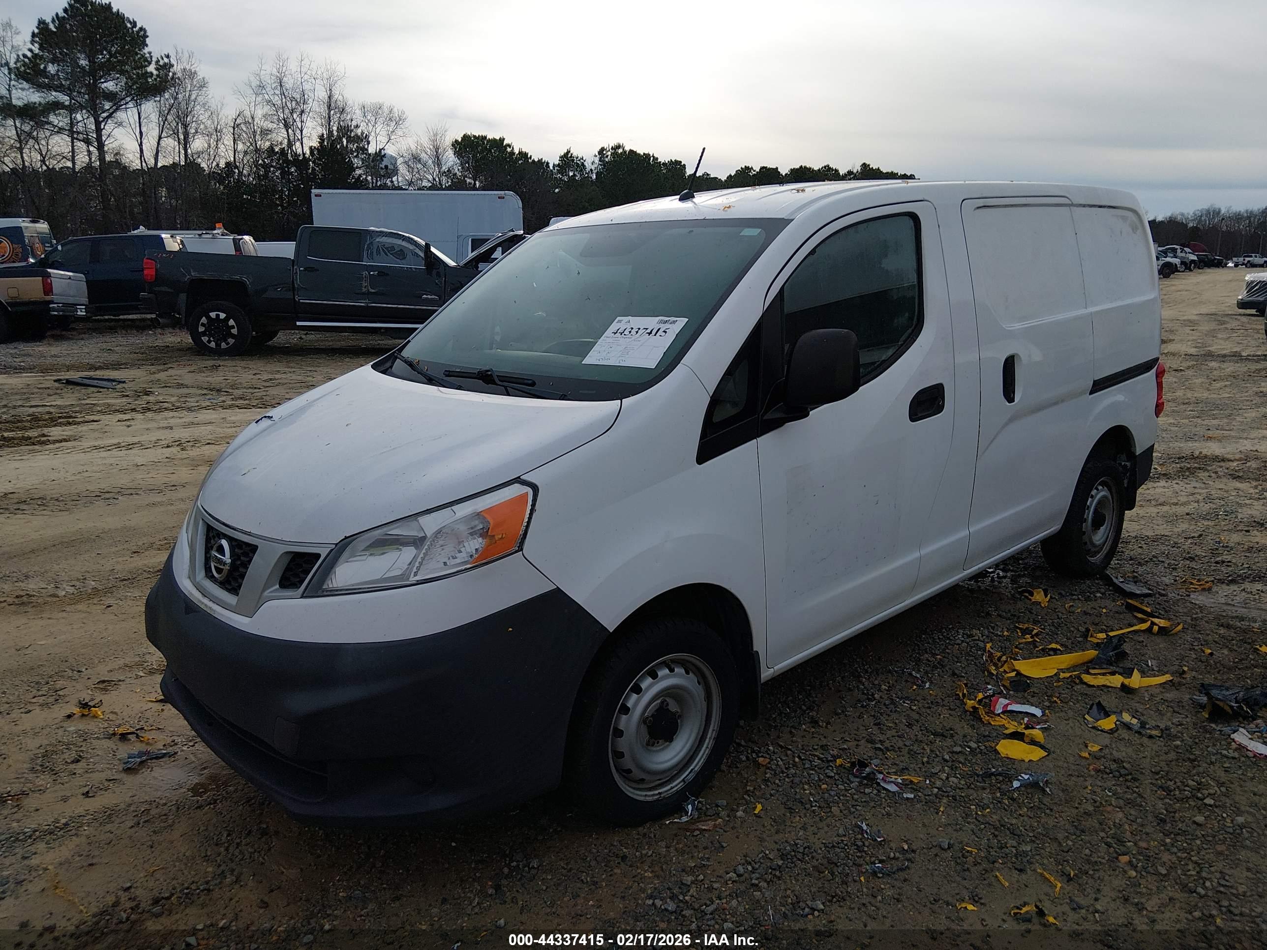 NISSAN NV200 image 2