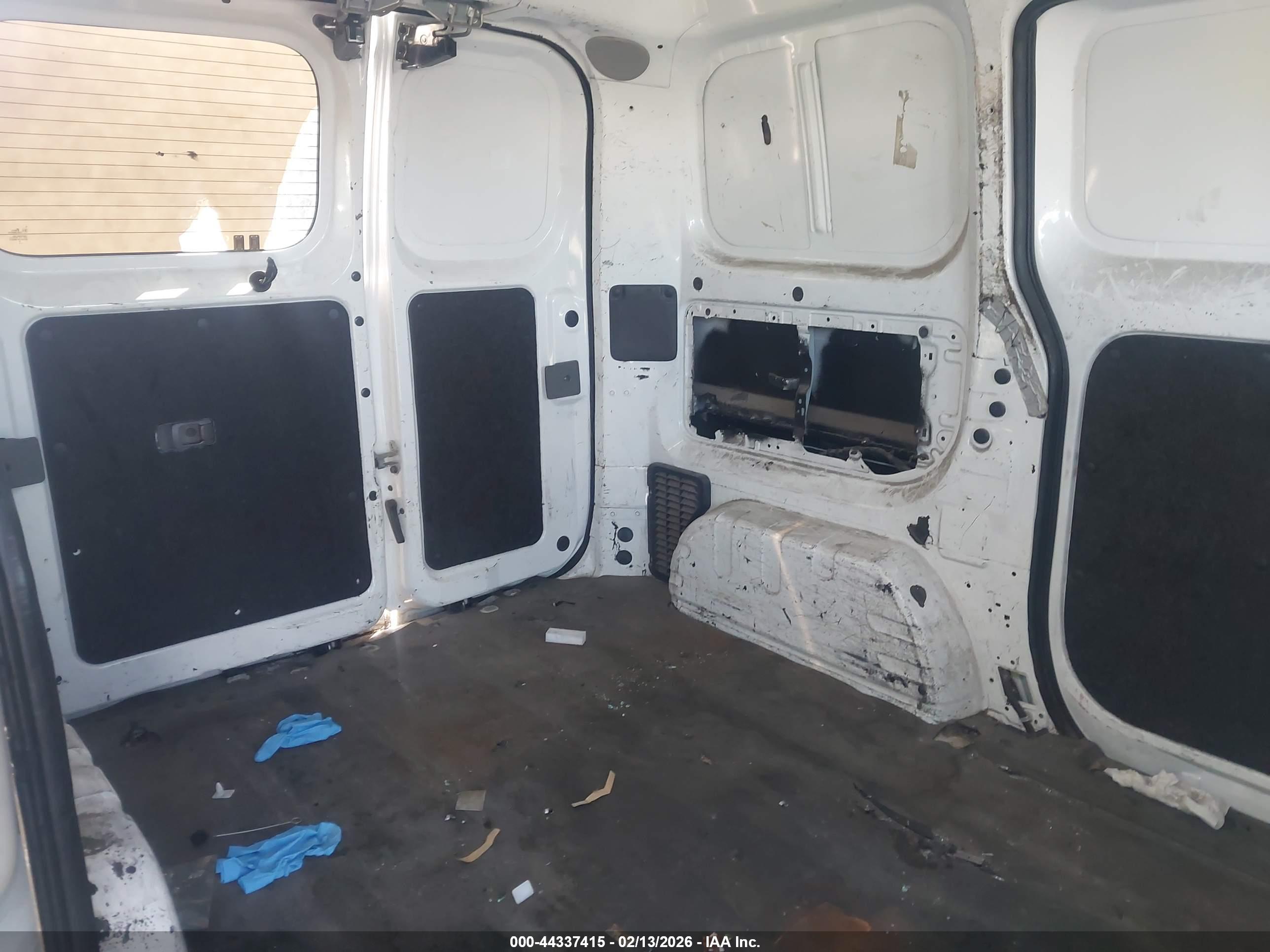 NISSAN NV200 image 8