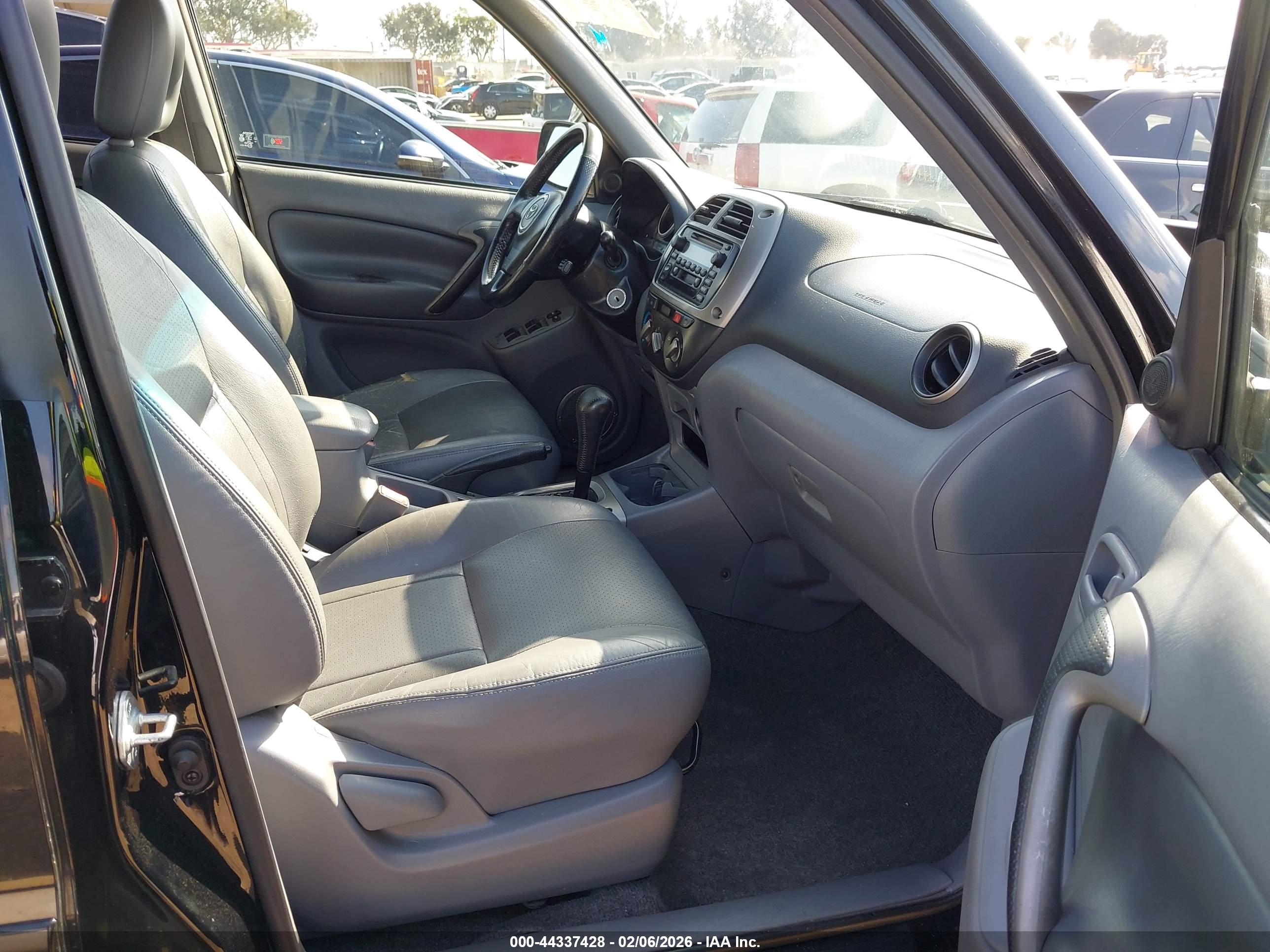 TOYOTA RAV4 image 5