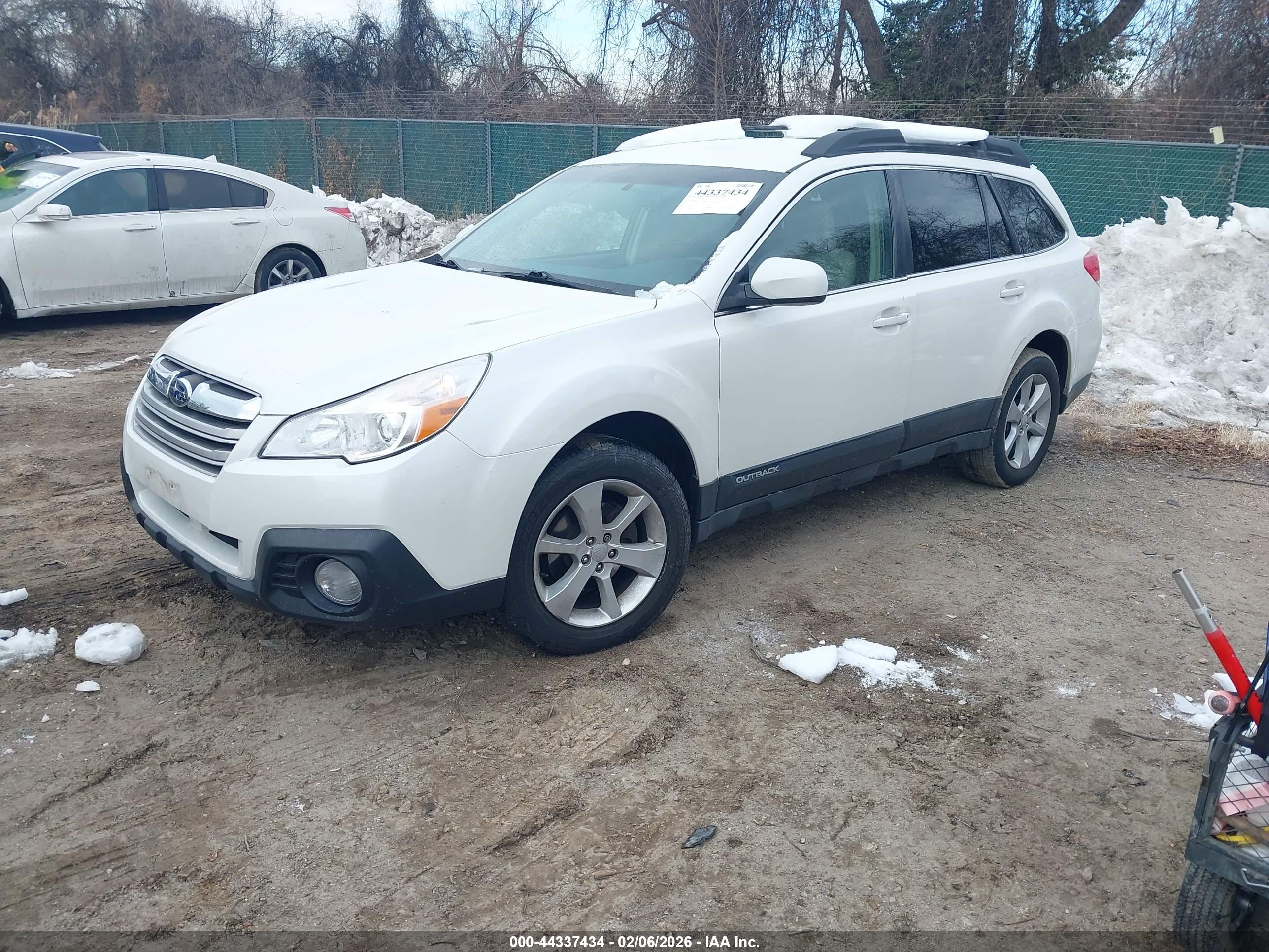 SUBARU OUTBACK image 2