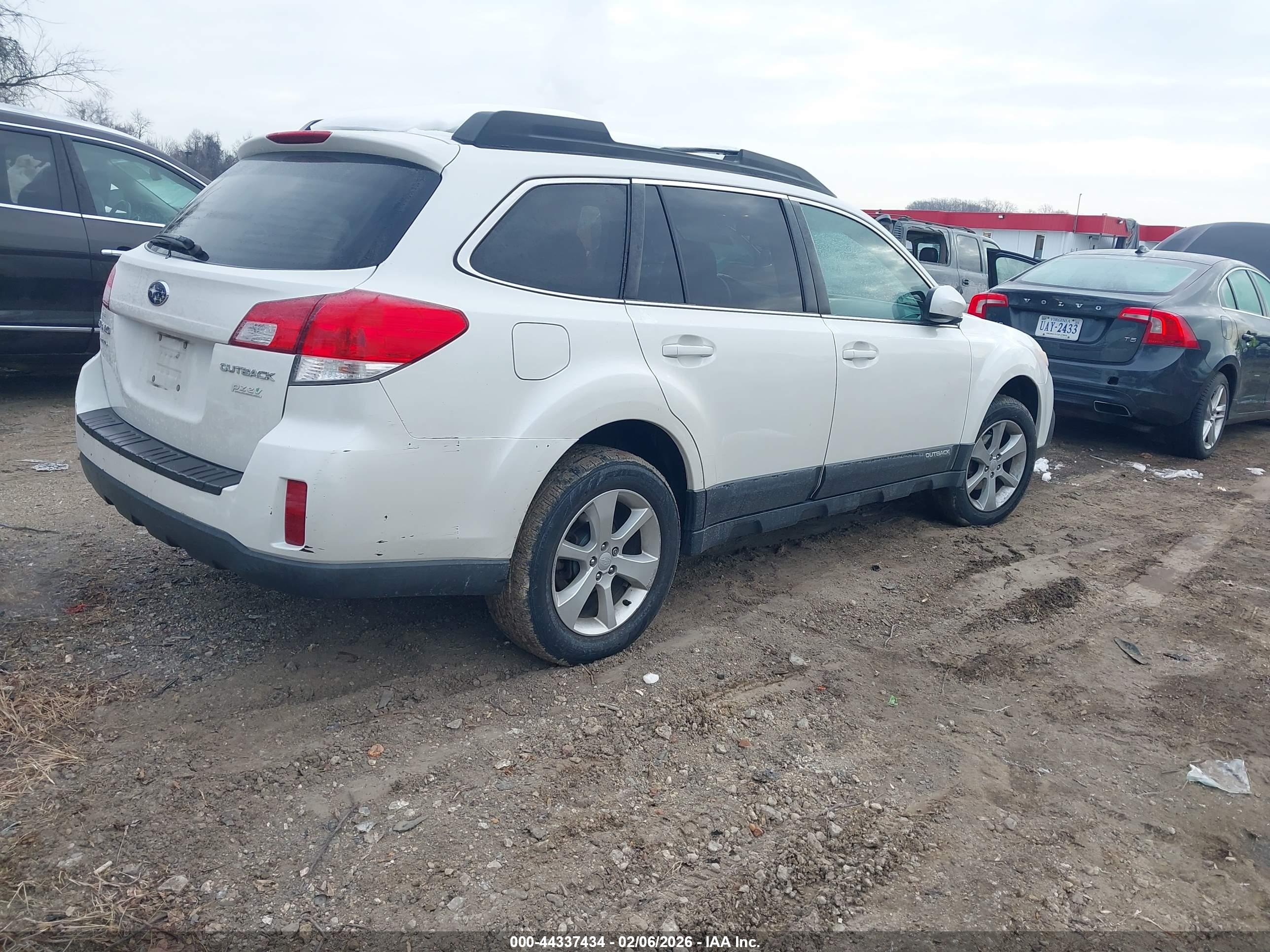 SUBARU OUTBACK image 4