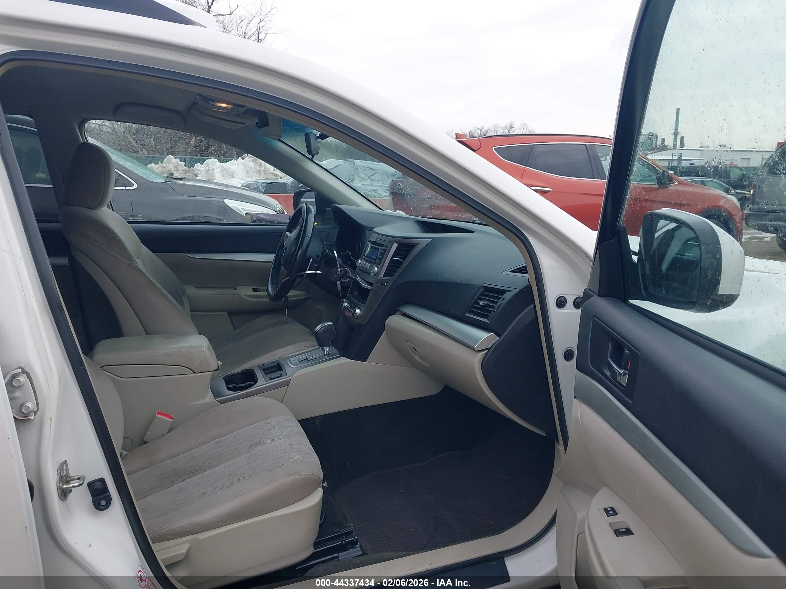 SUBARU OUTBACK image 5