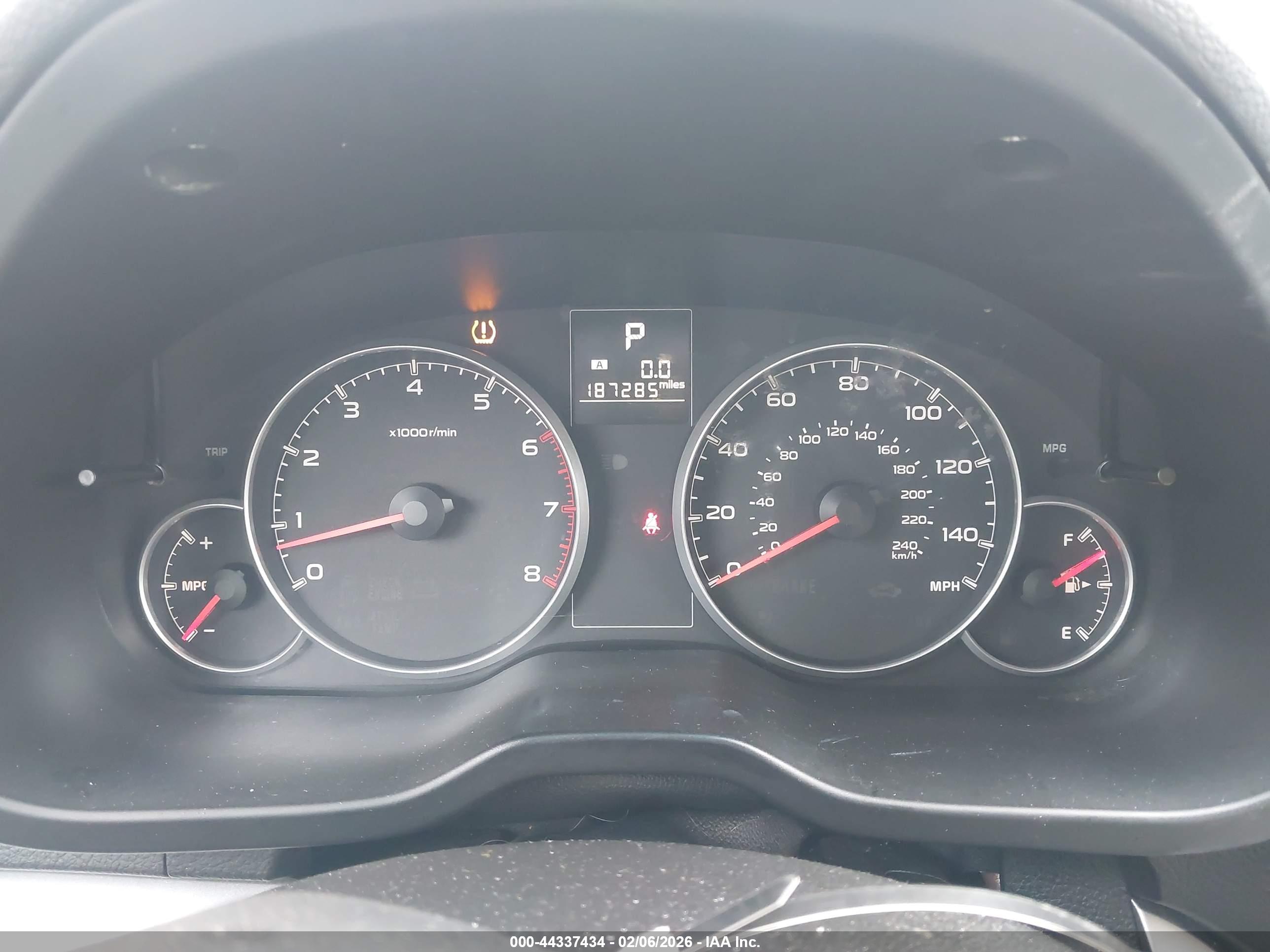 SUBARU OUTBACK image 7