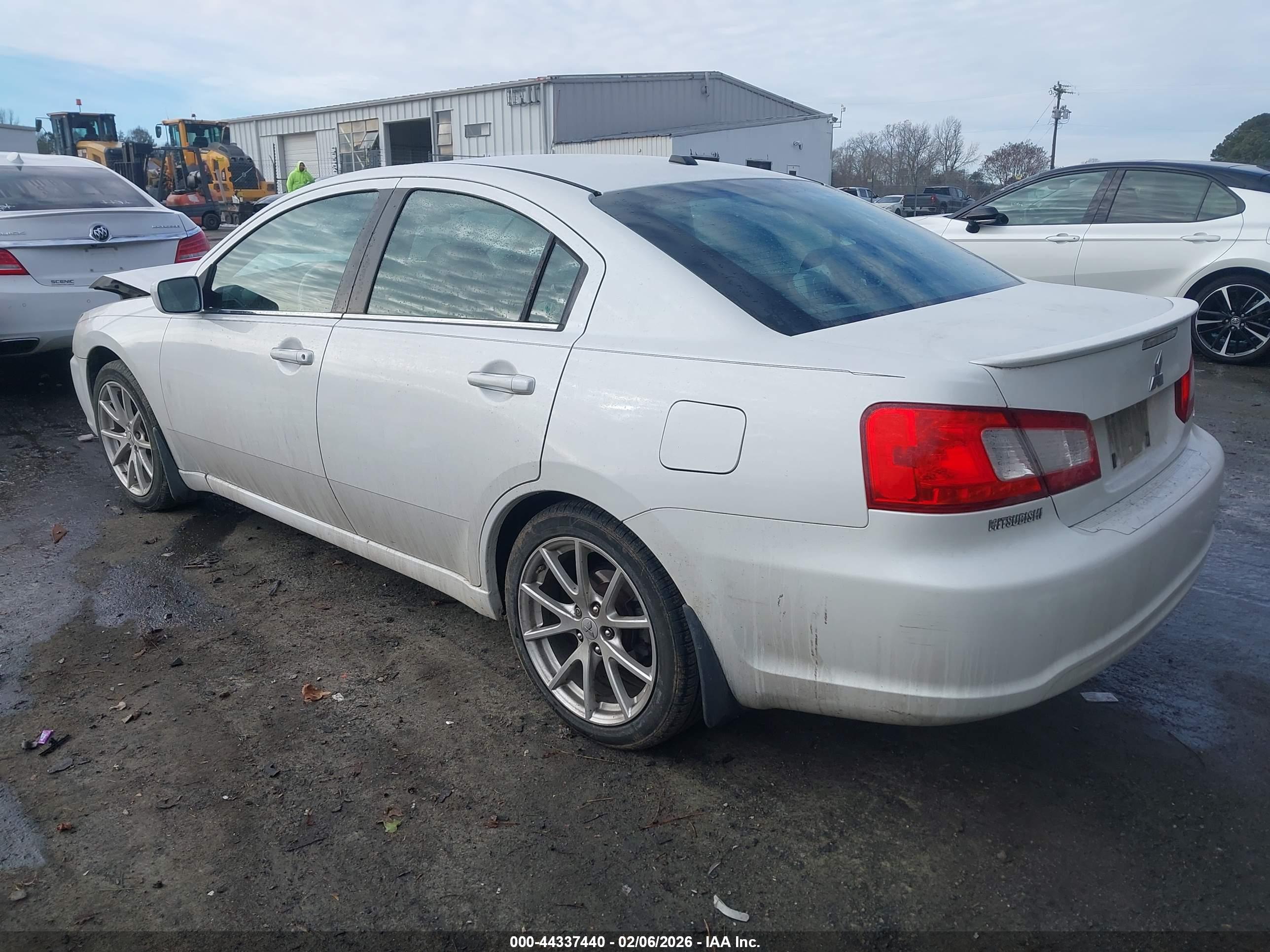 MITSUBISHI GALANT image 3