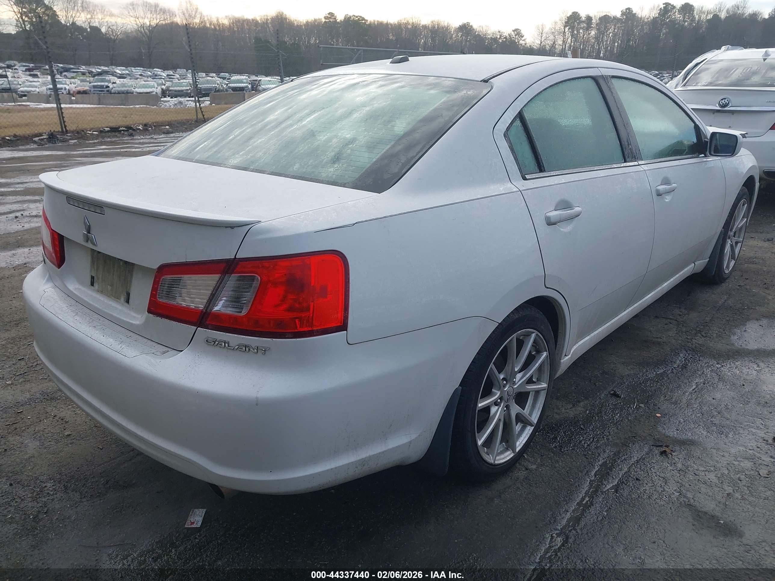 MITSUBISHI GALANT image 4