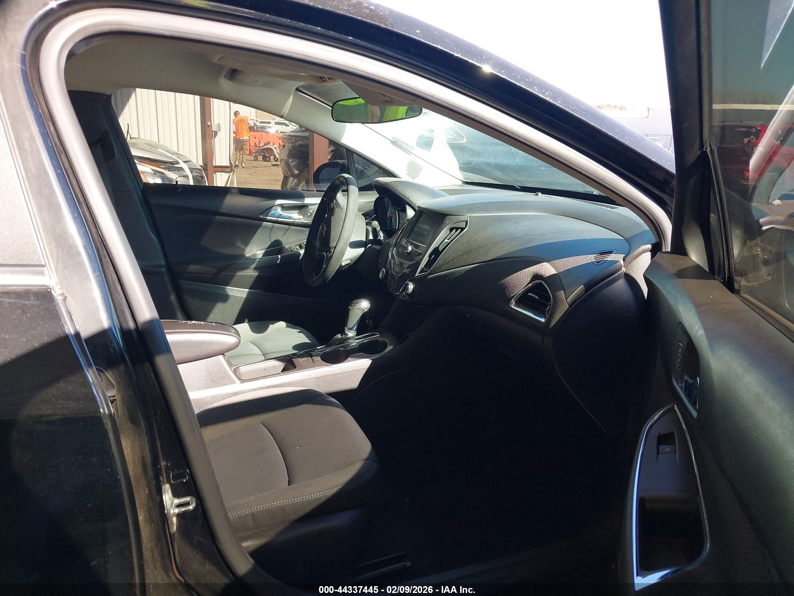 CHEVROLET CRUZE image 5