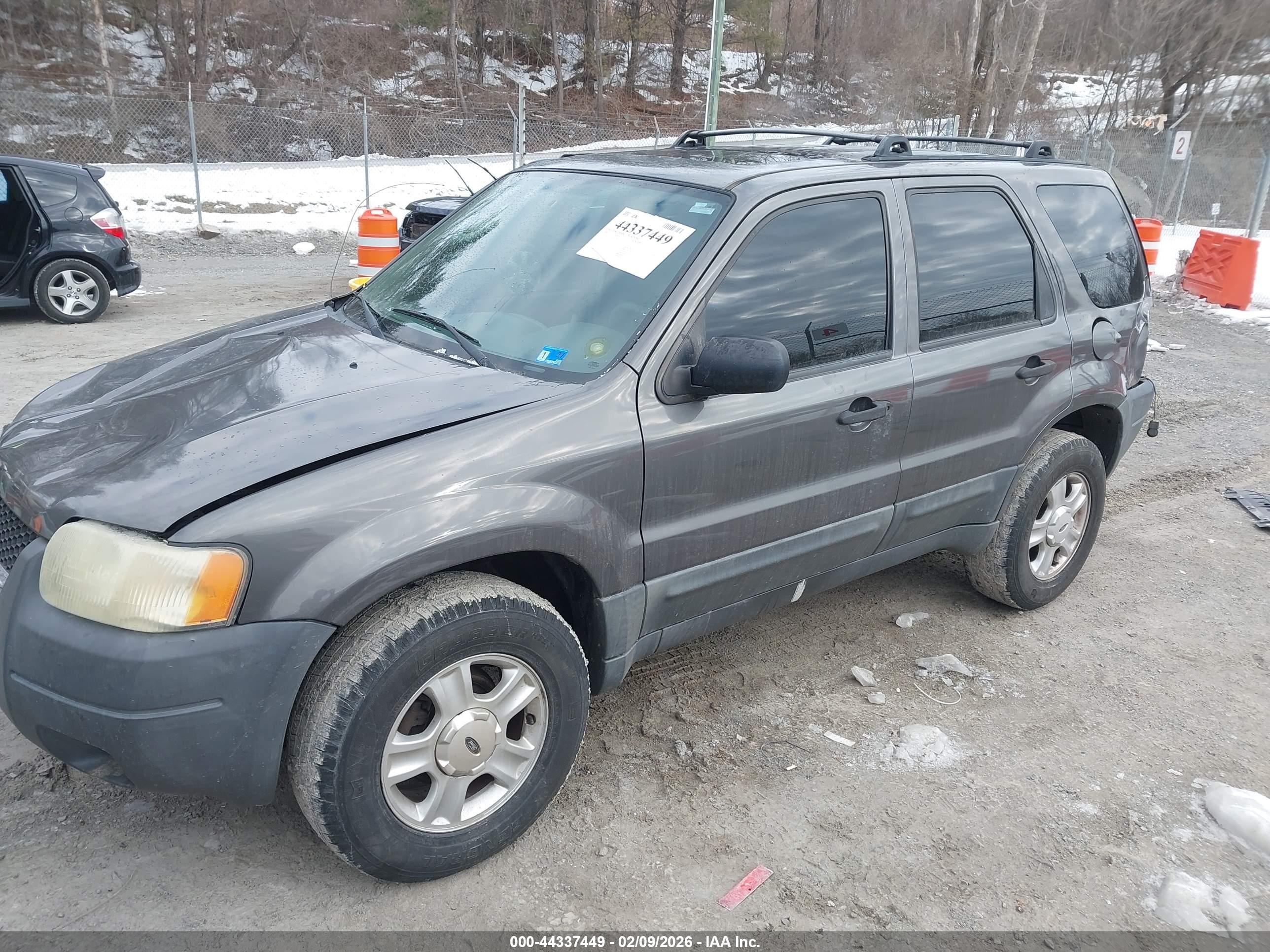 FORD ESCAPE image 2