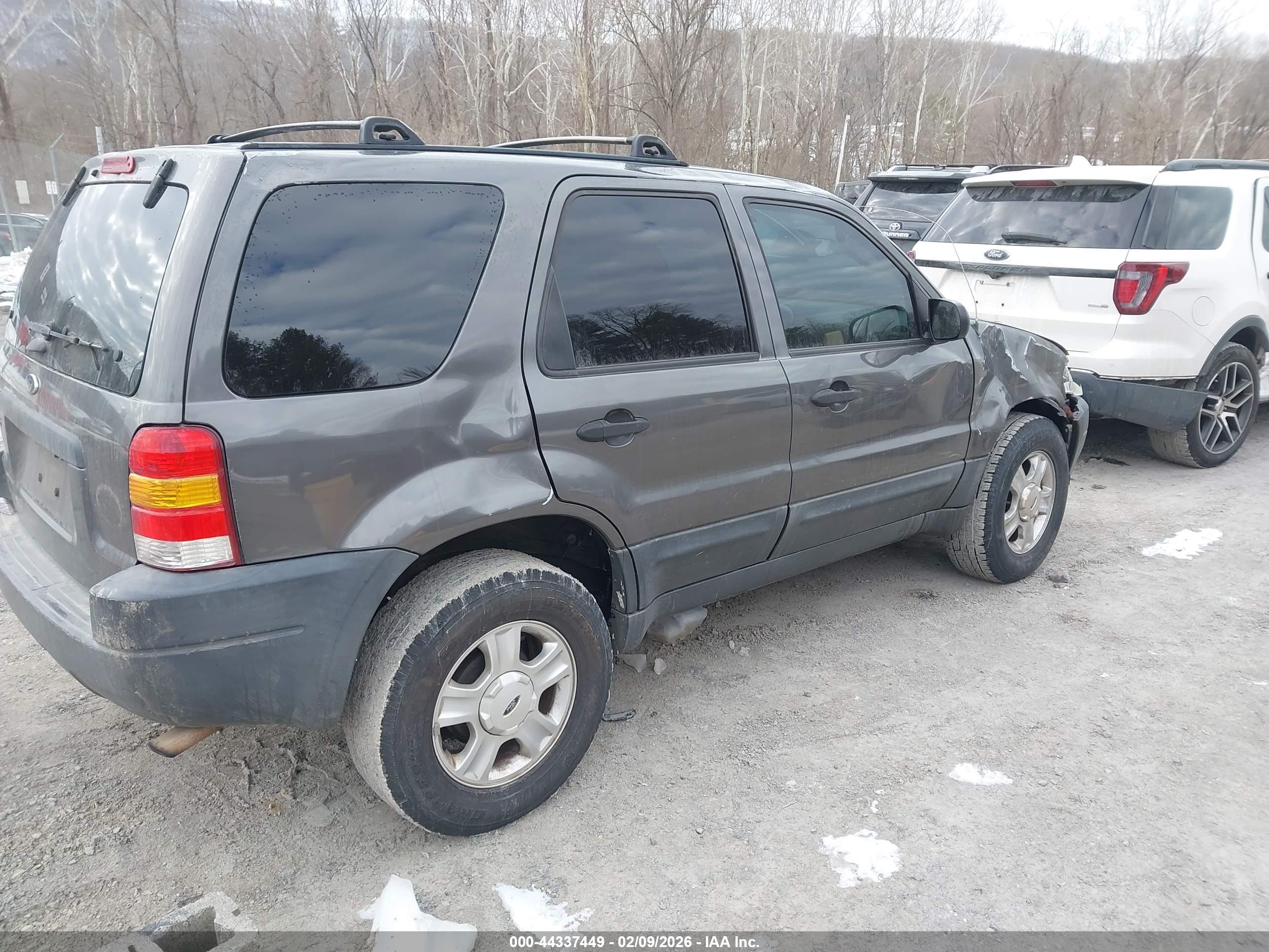 FORD ESCAPE image 4