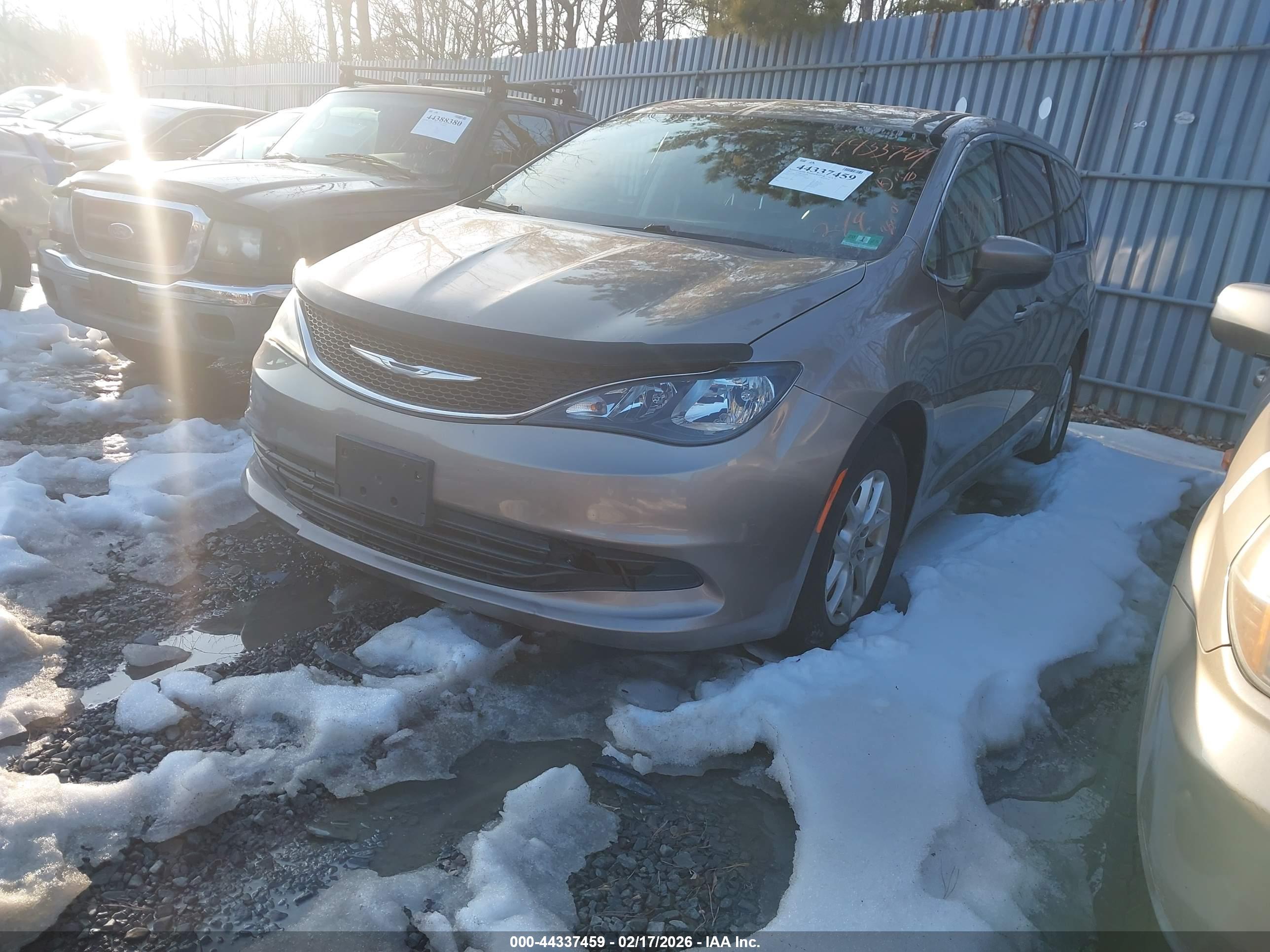 CHRYSLER PACIFICA image 2