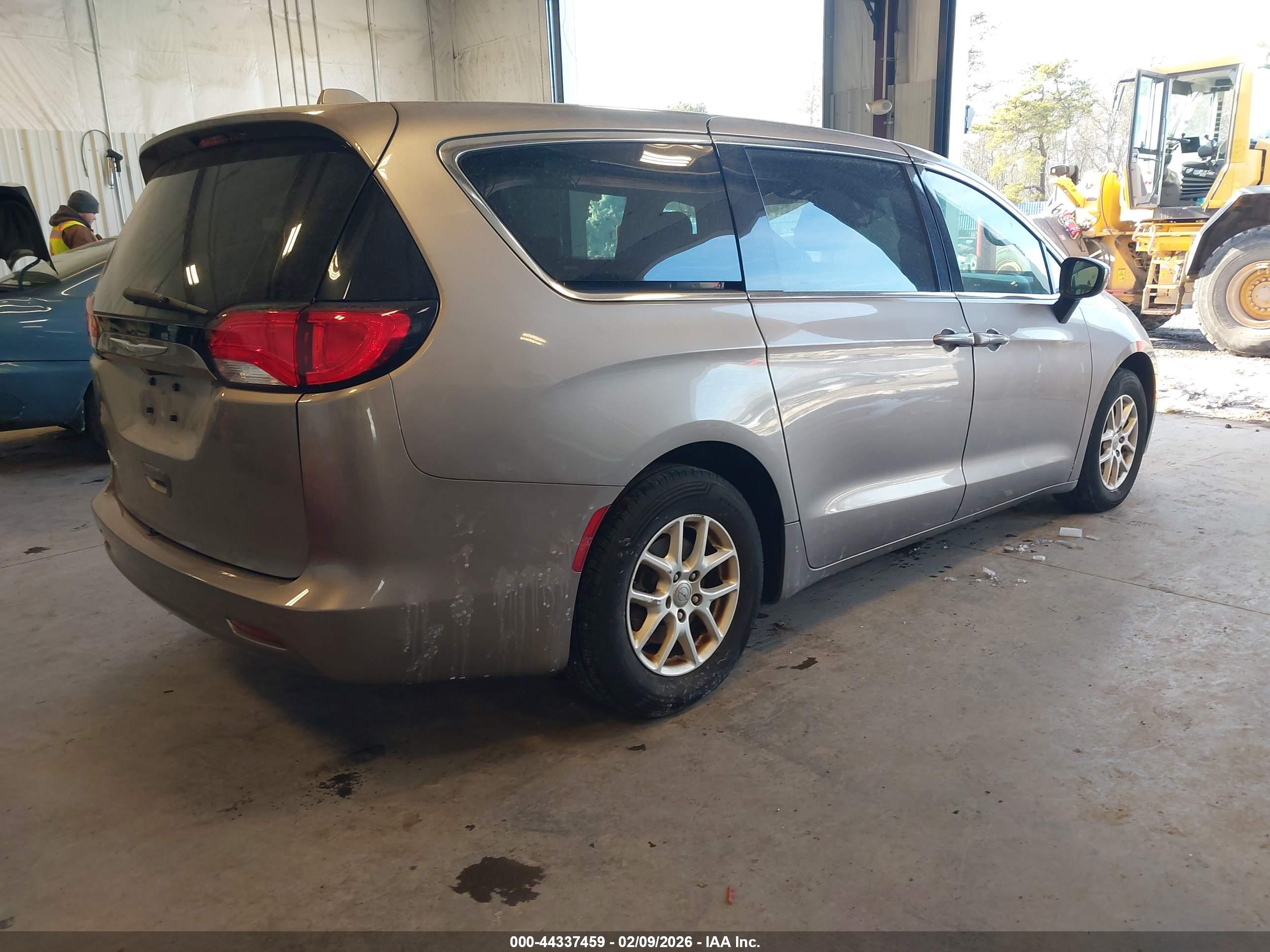 CHRYSLER PACIFICA image 4