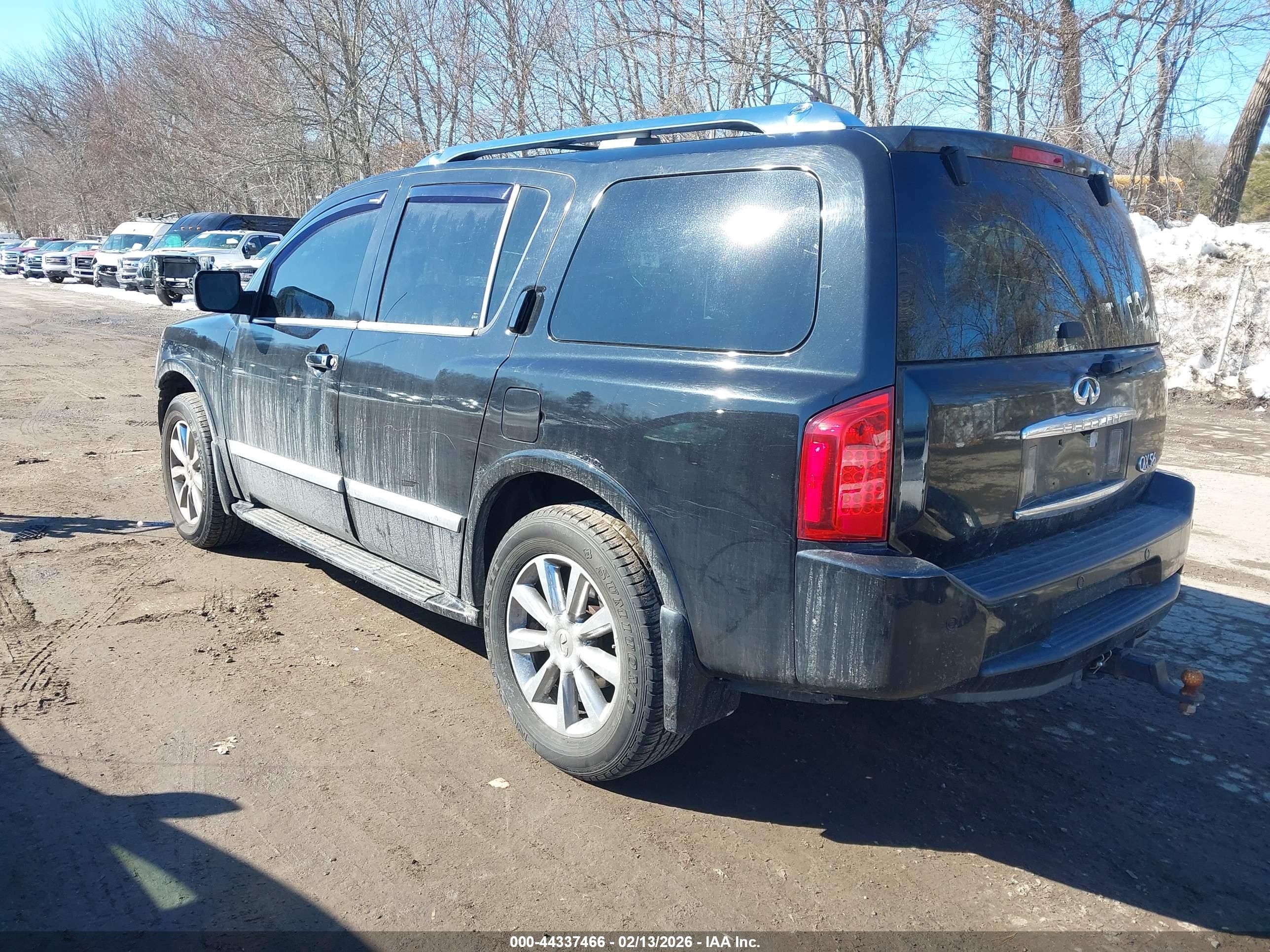 INFINITI QX56 image 3