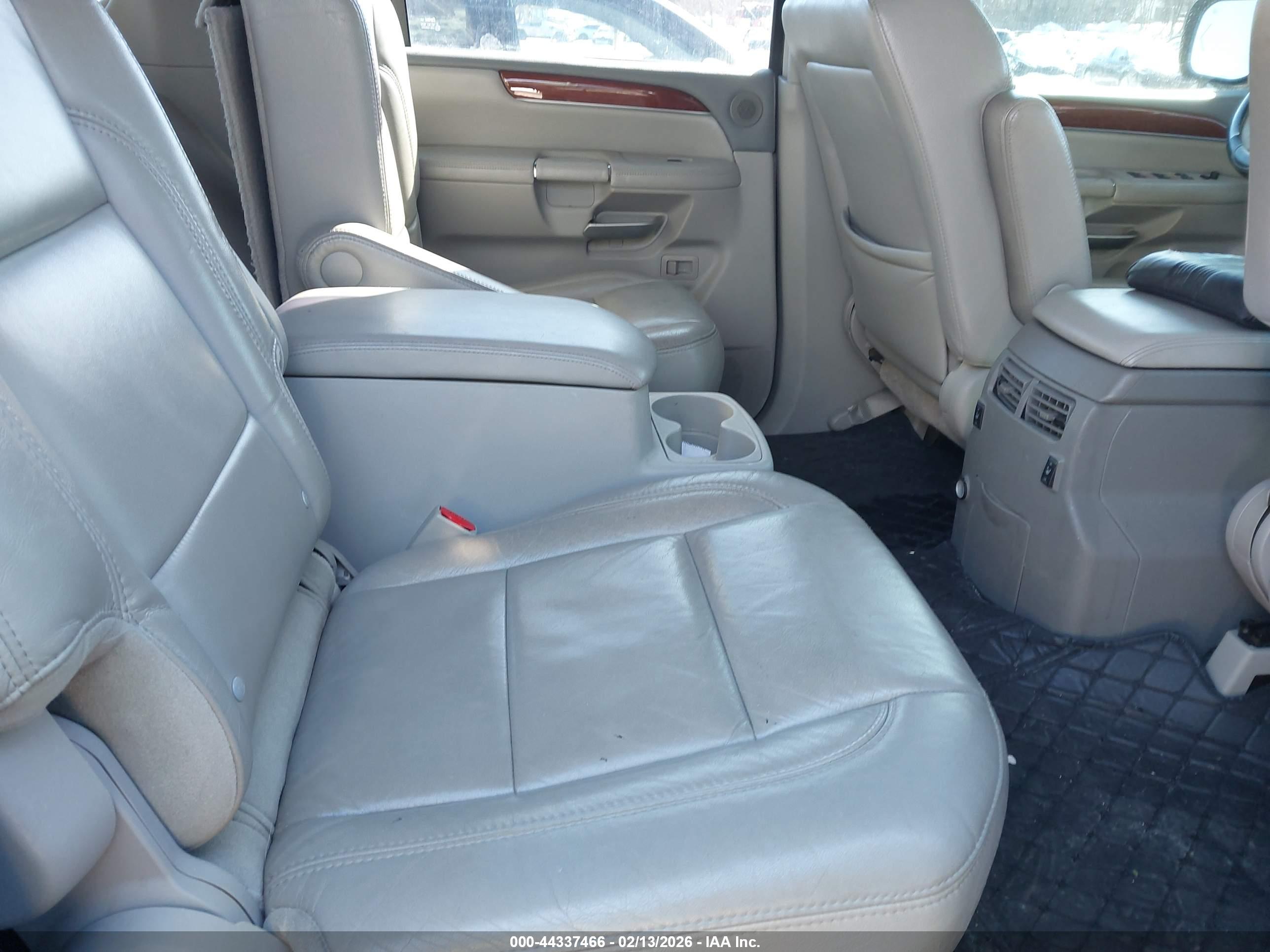 INFINITI QX56 image 8