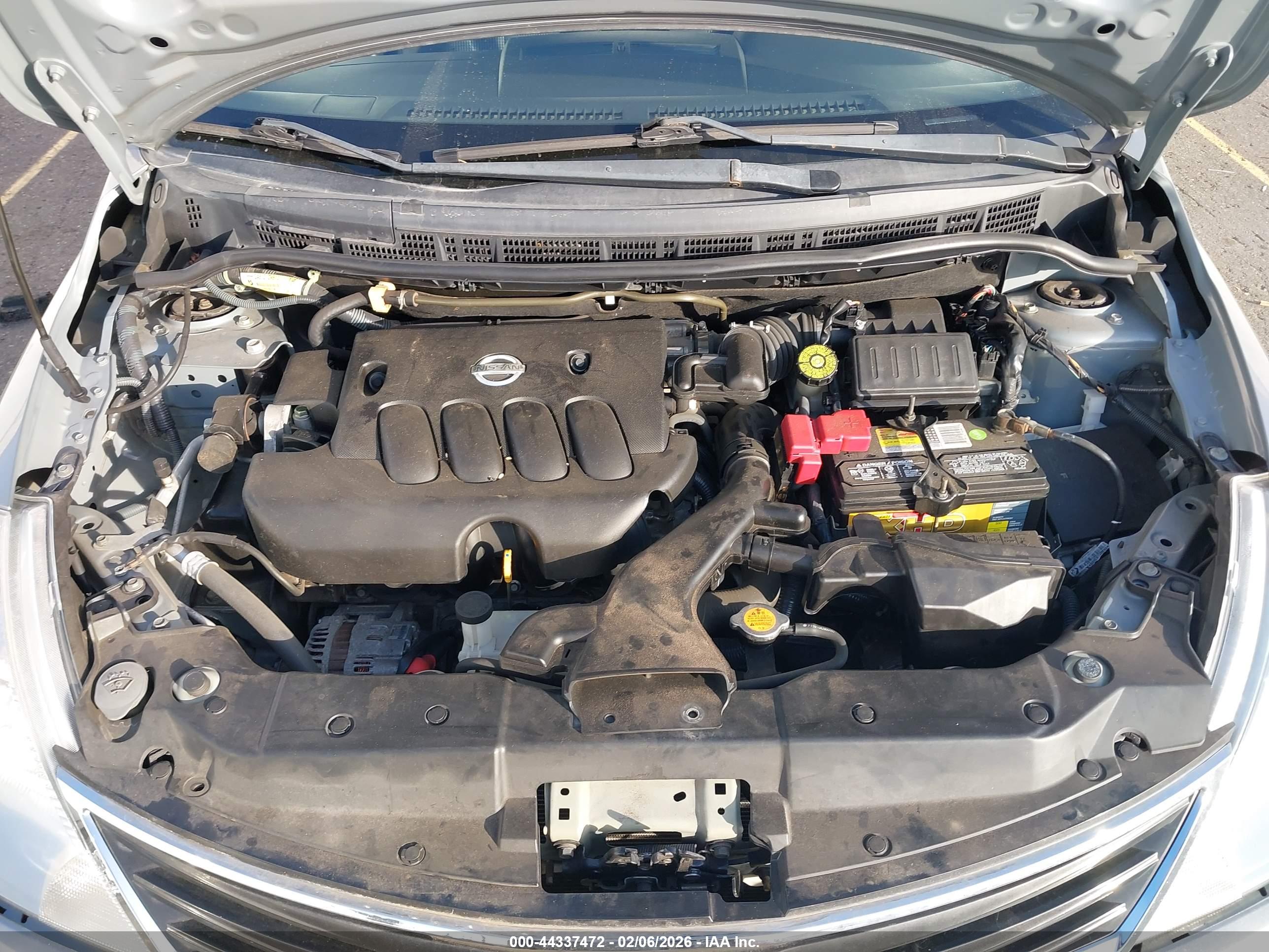 NISSAN VERSA image 10
