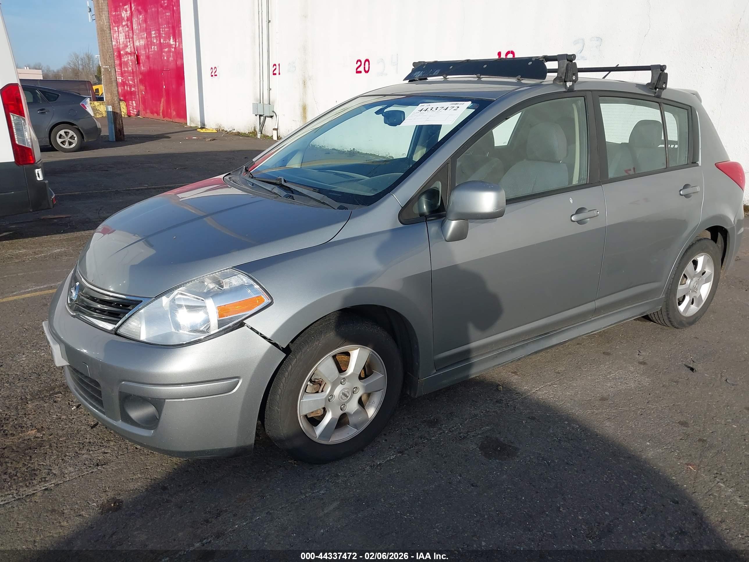 NISSAN VERSA image 2