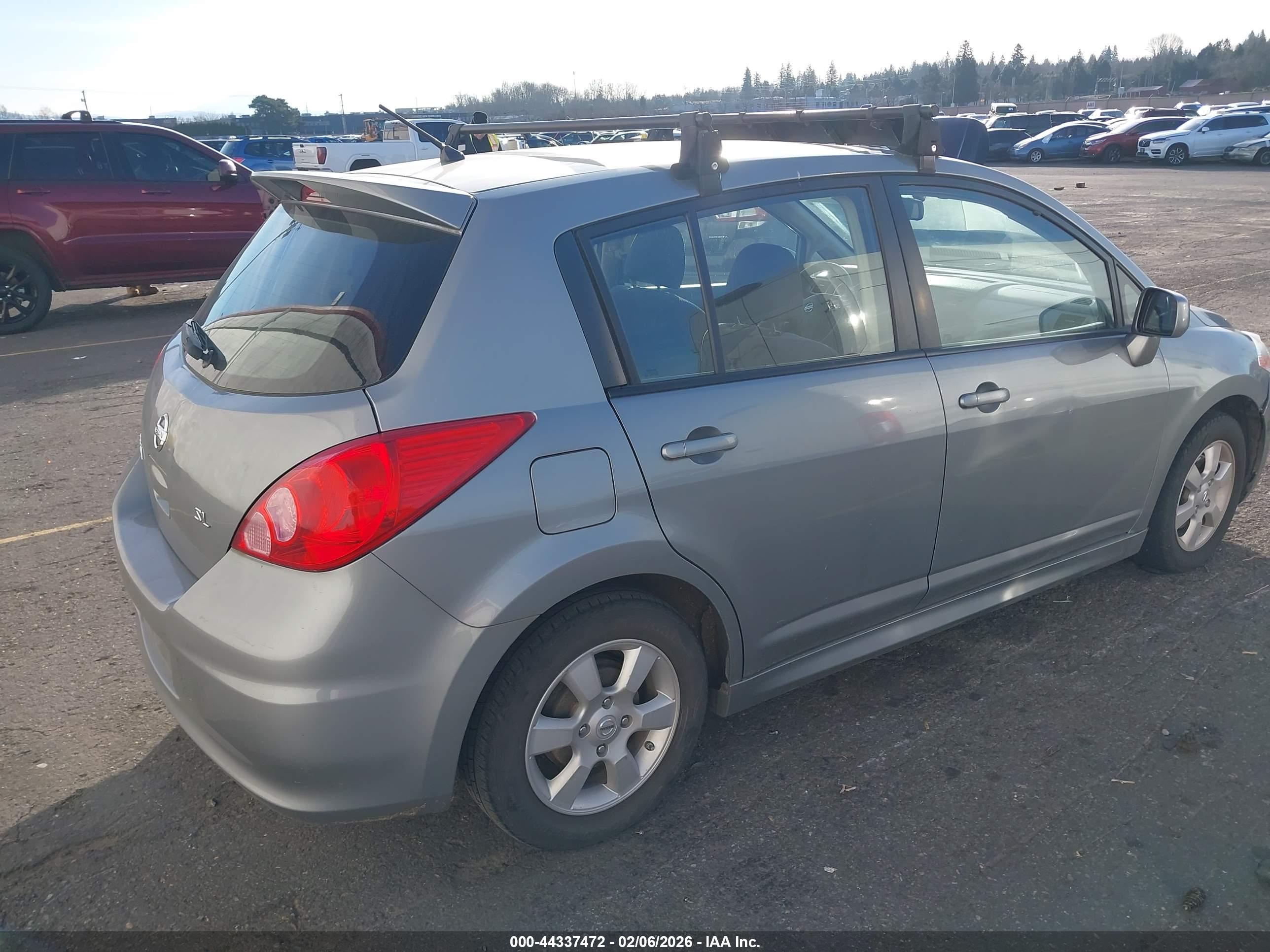 NISSAN VERSA image 4