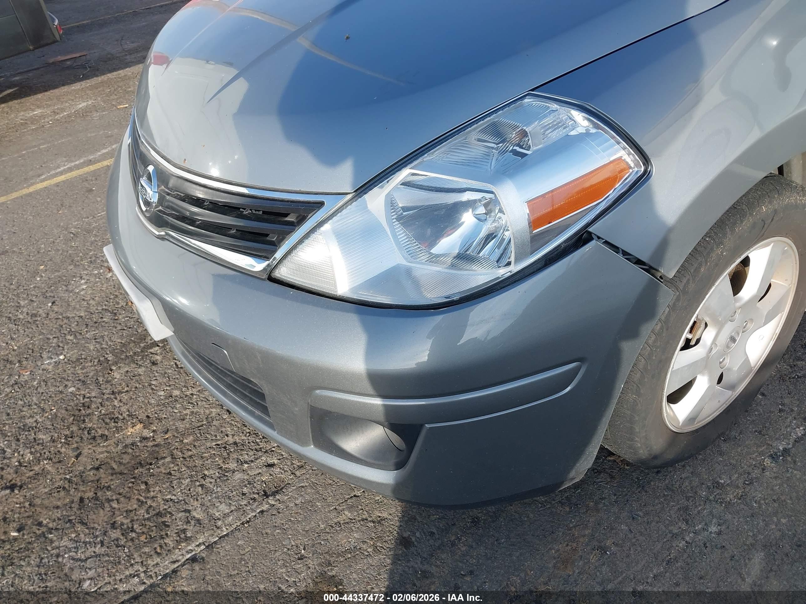 NISSAN VERSA image 6