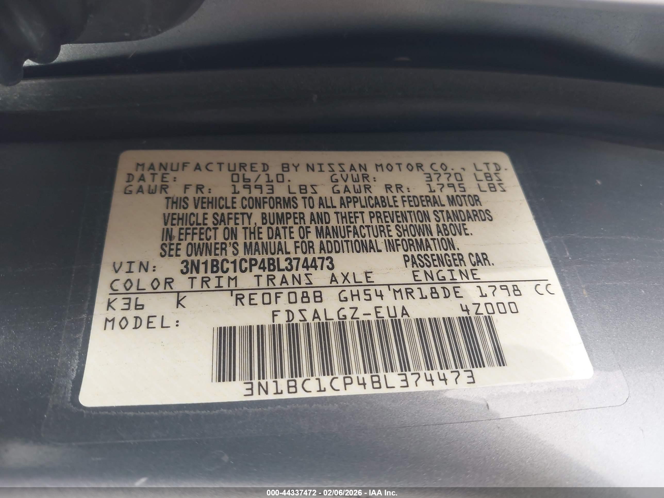 NISSAN VERSA image 9