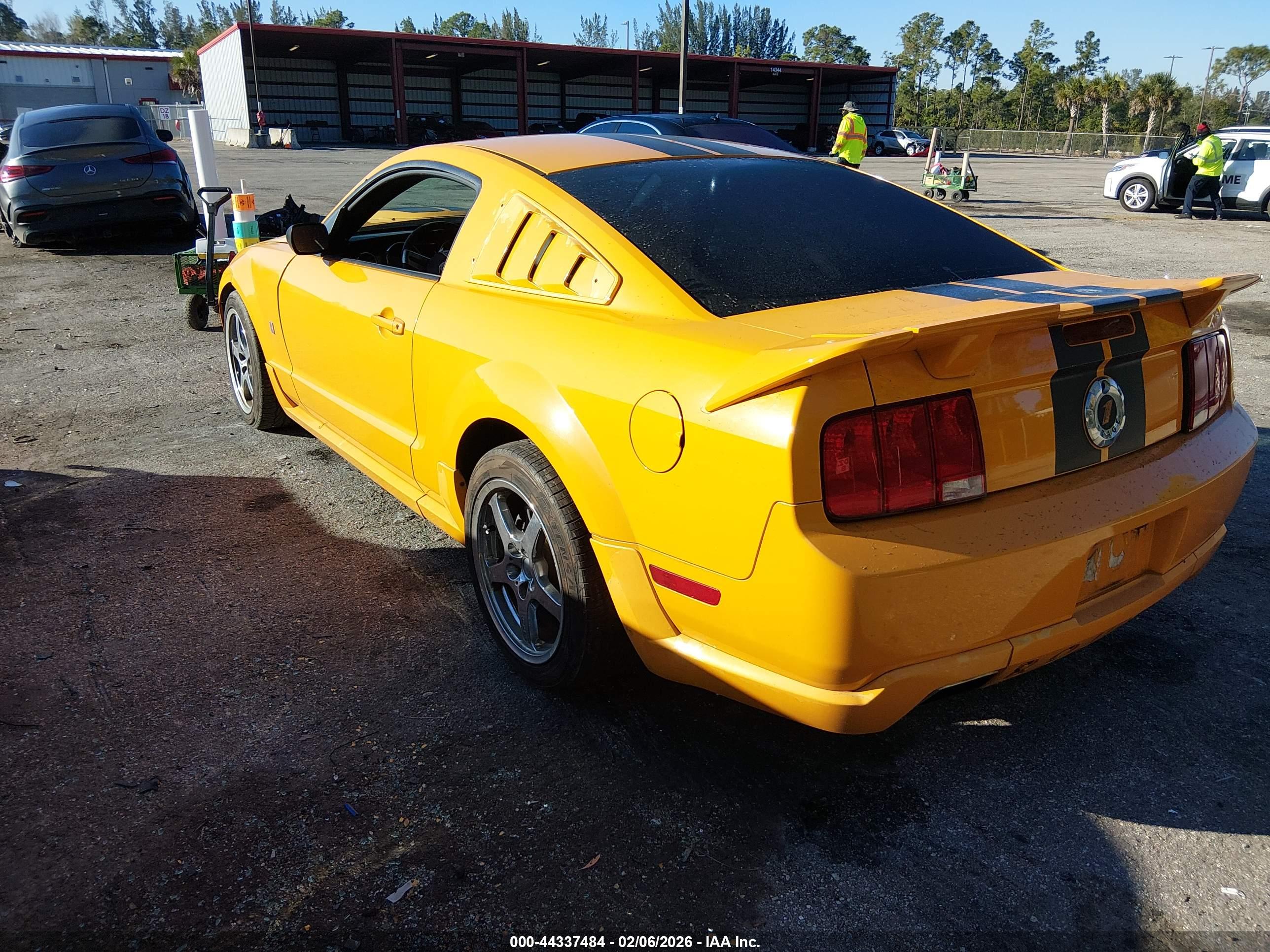 FORD MUSTANG image 3