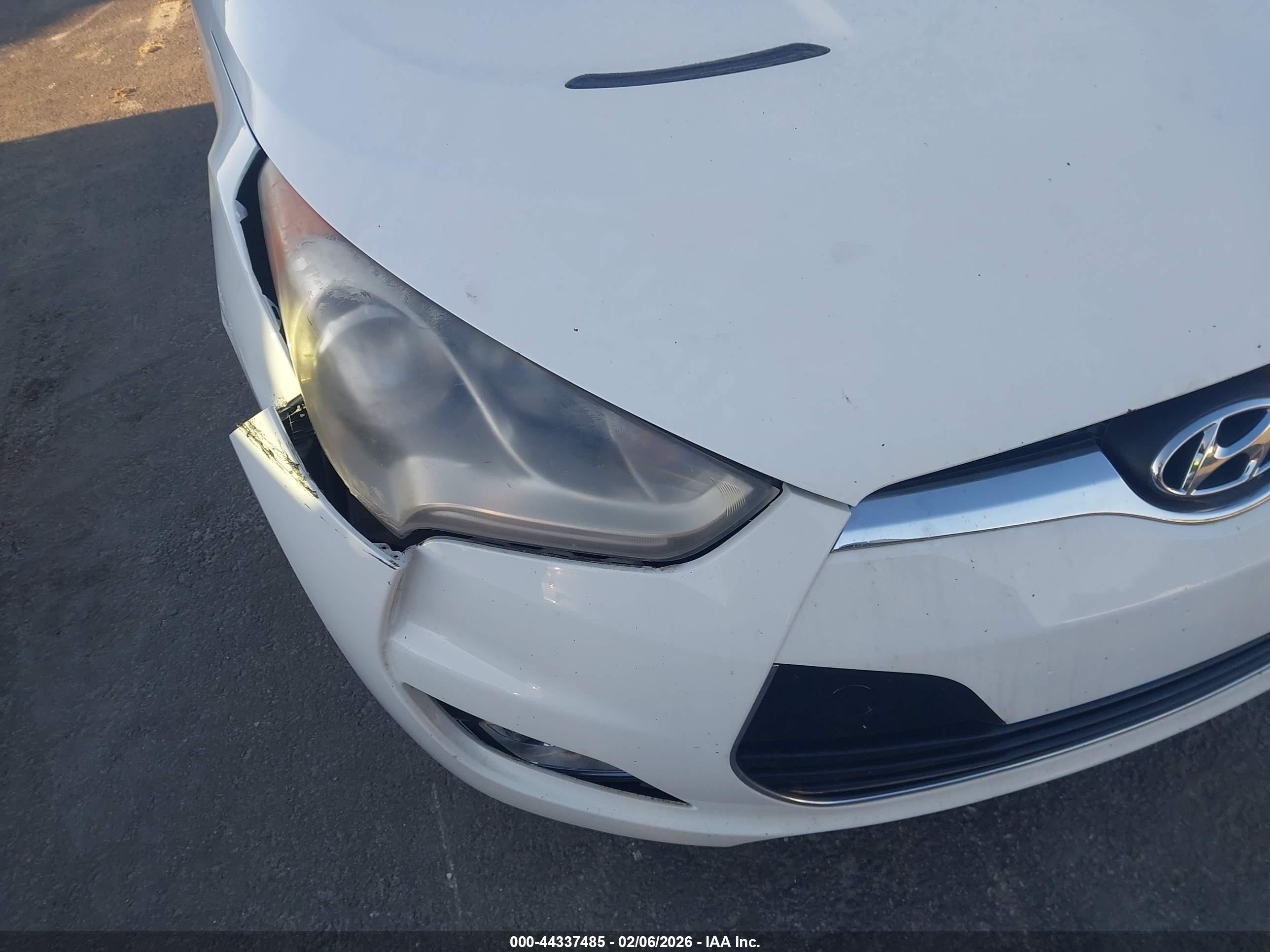 HYUNDAI VELOSTER image 6