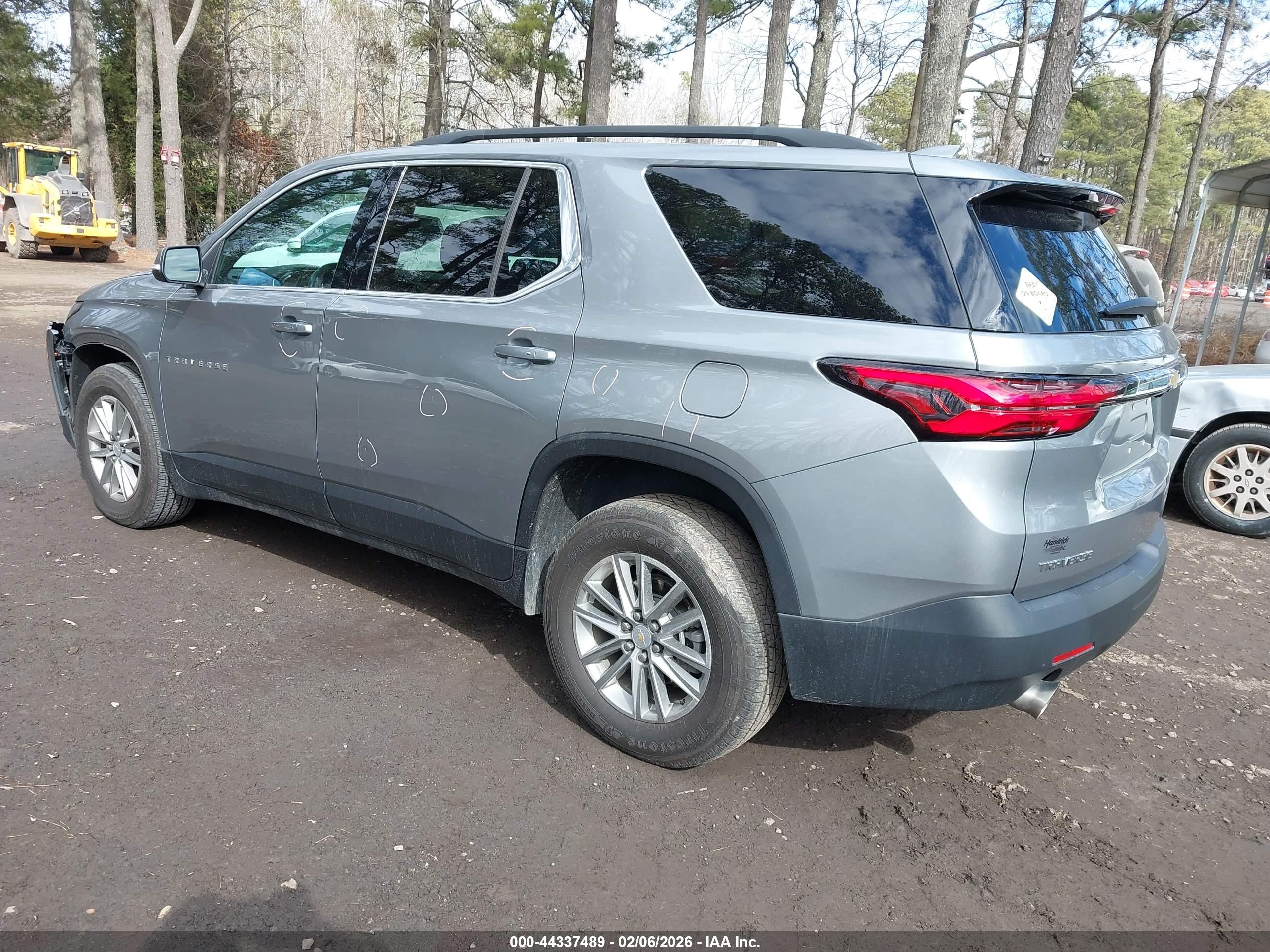 CHEVROLET TRAVERSE image 3