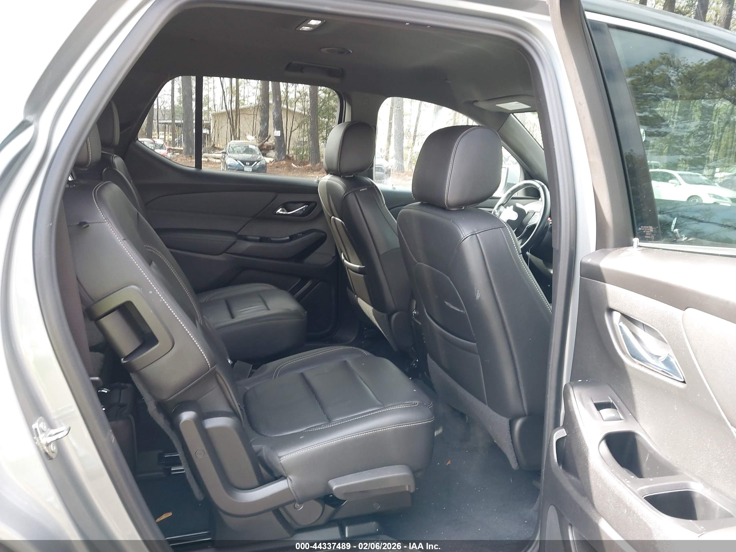 CHEVROLET TRAVERSE image 8