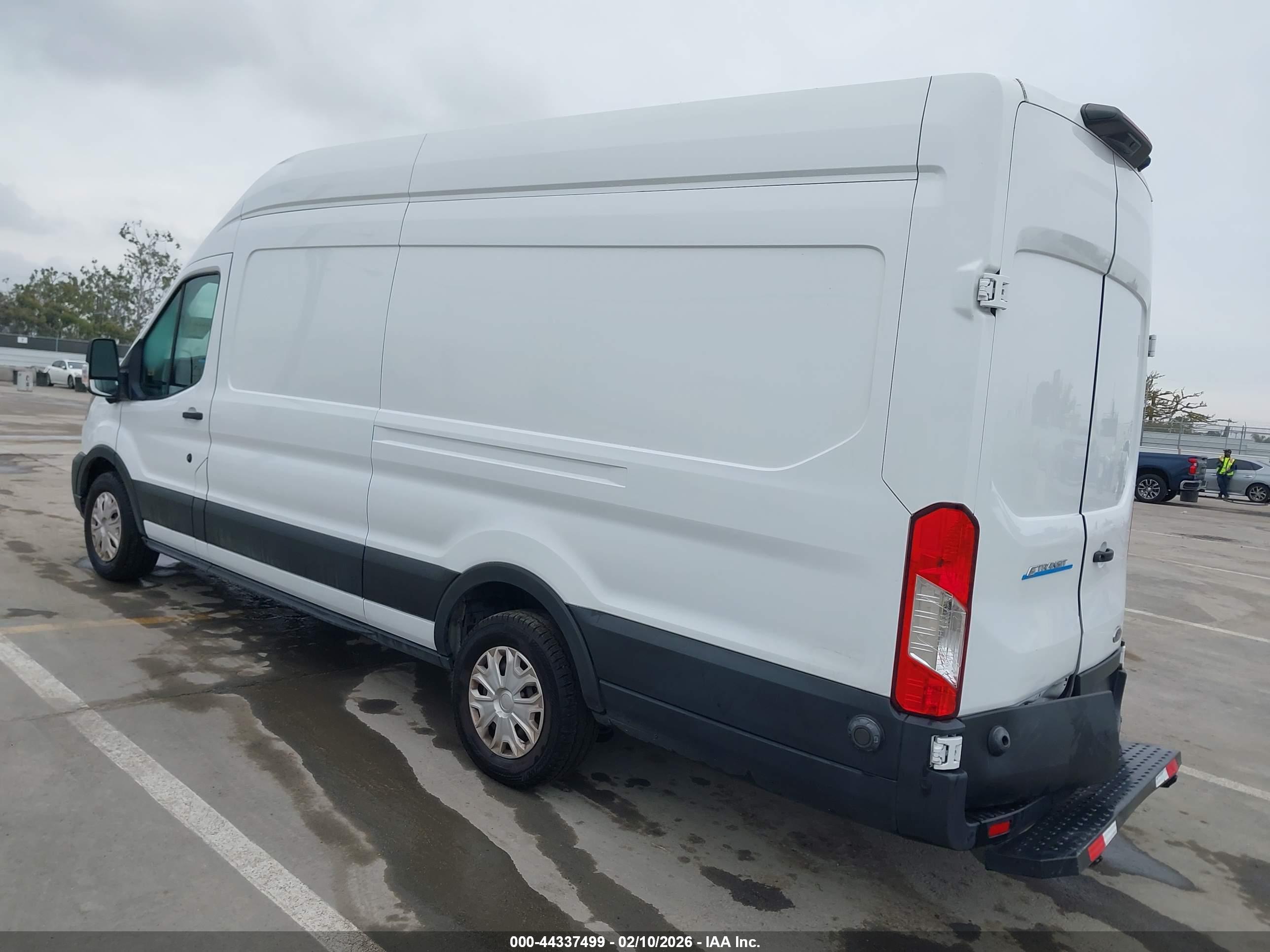 FORD E-TRANSIT-350 image 3