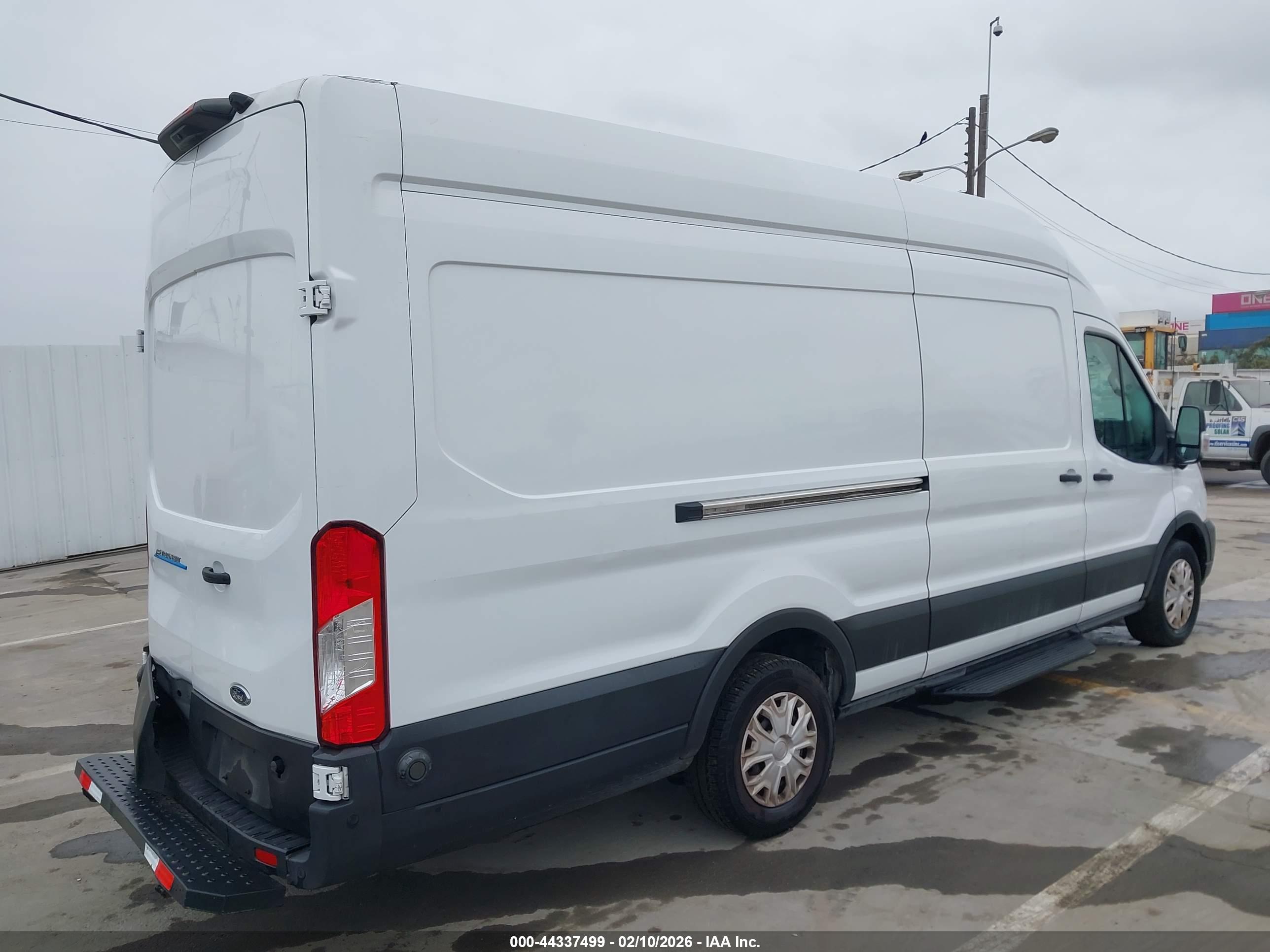 FORD E-TRANSIT-350 image 4