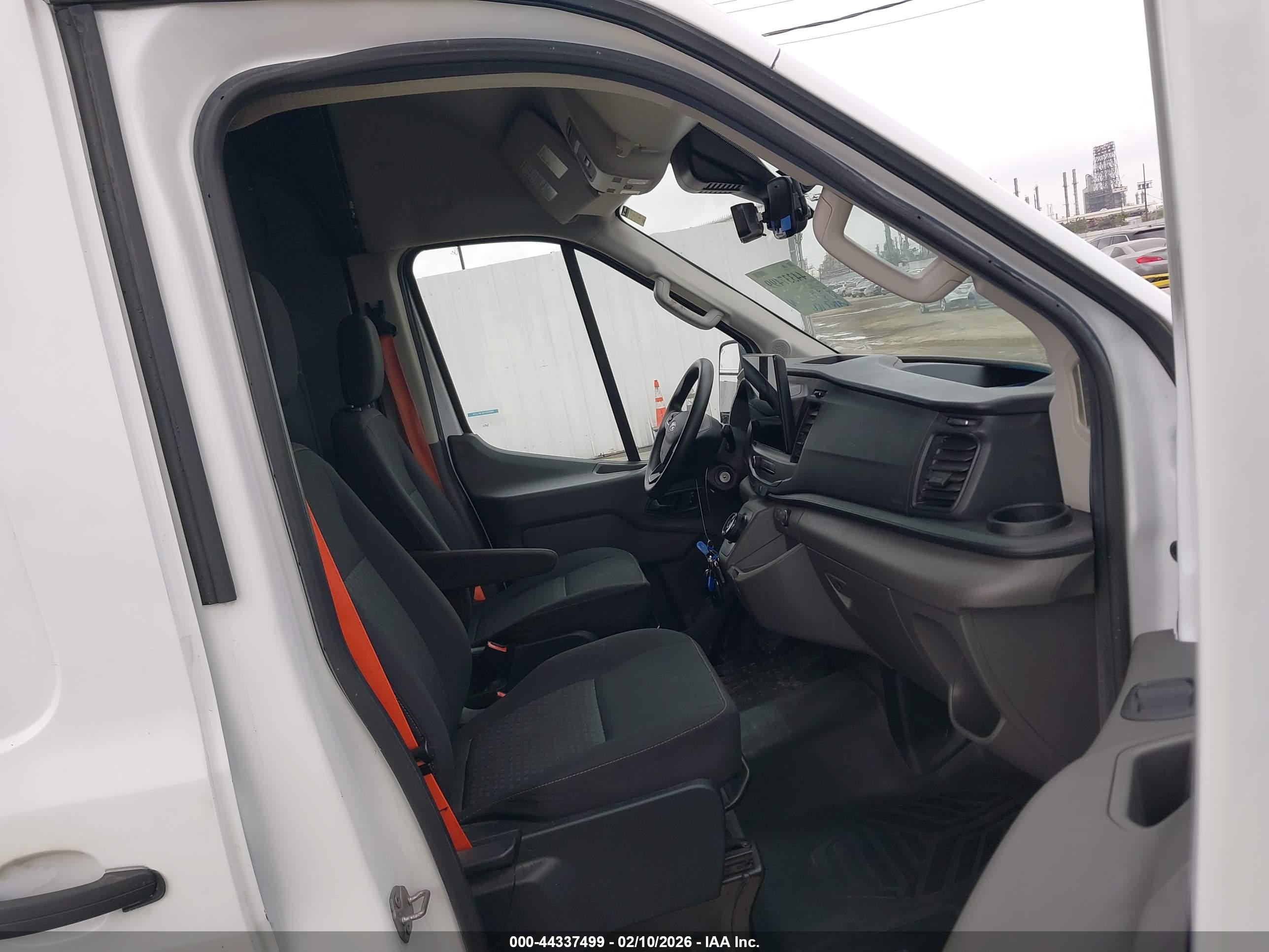 FORD E-TRANSIT-350 image 5