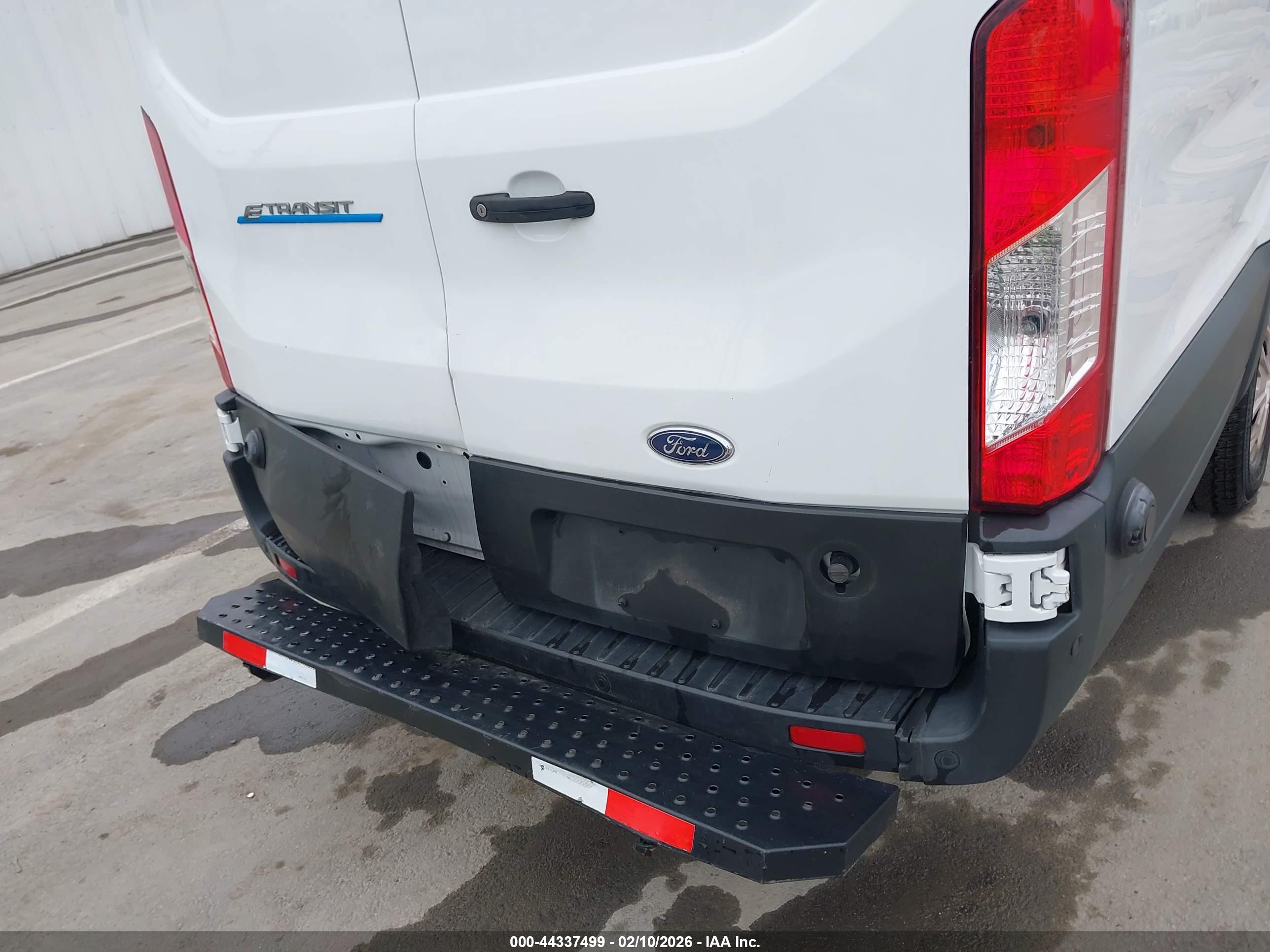 FORD E-TRANSIT-350 image 6