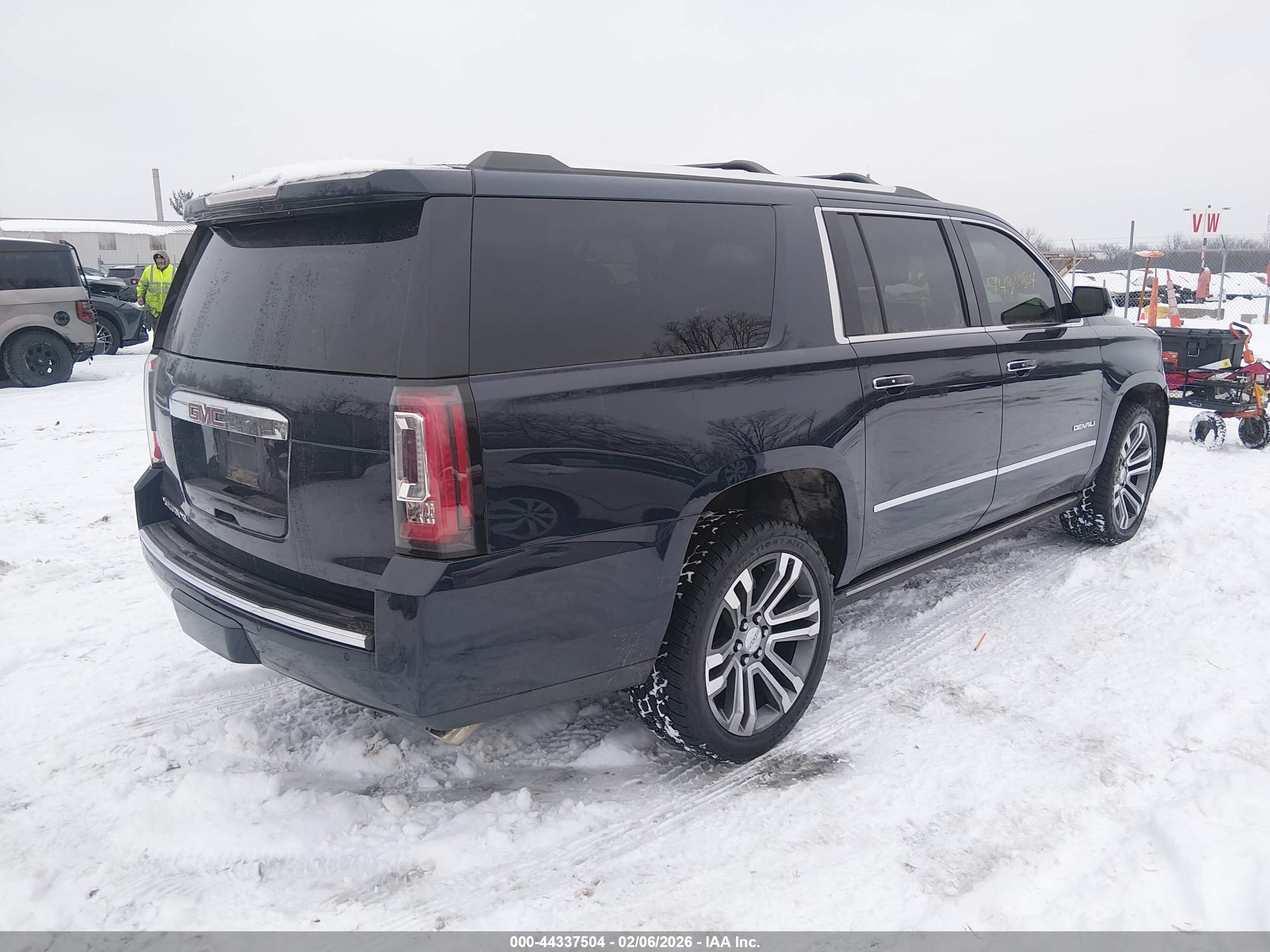 GMC YUKON image 4
