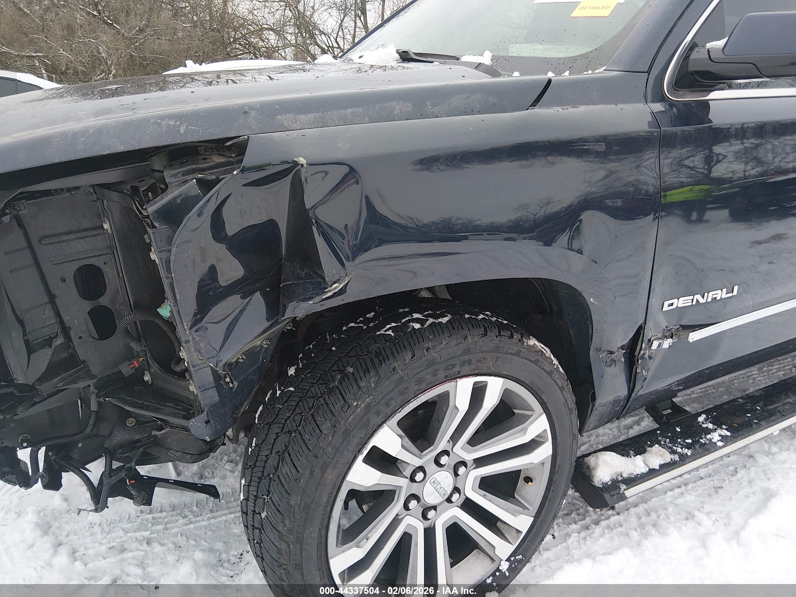 GMC YUKON image 6