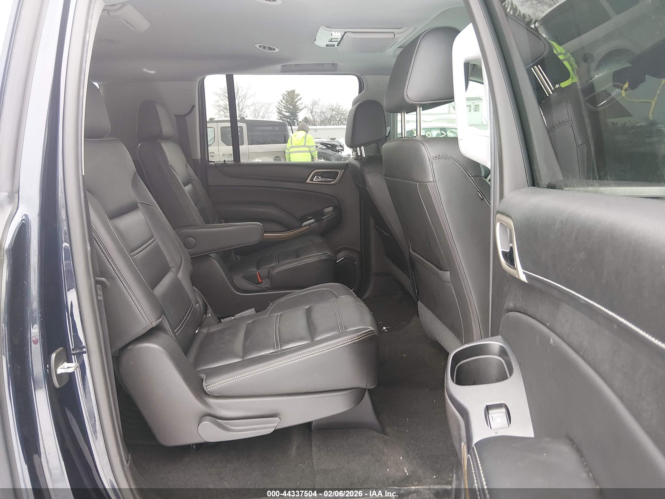 GMC YUKON image 8