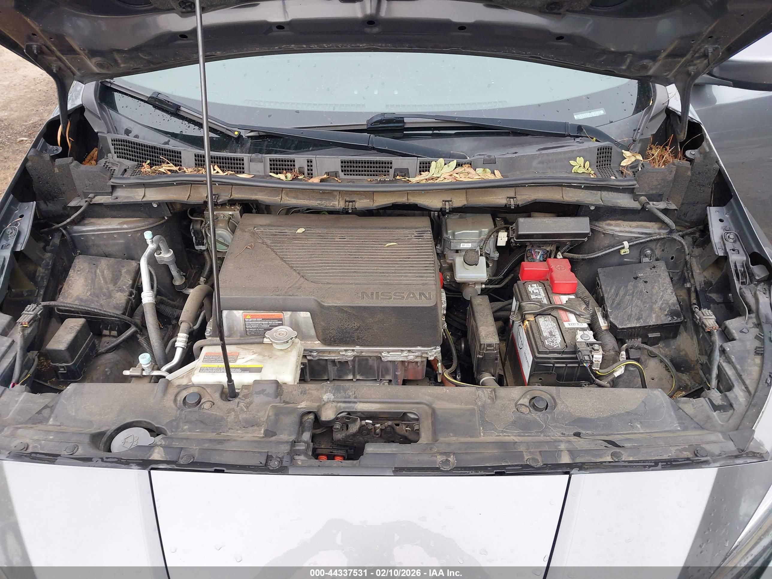 NISSAN LEAF image 10