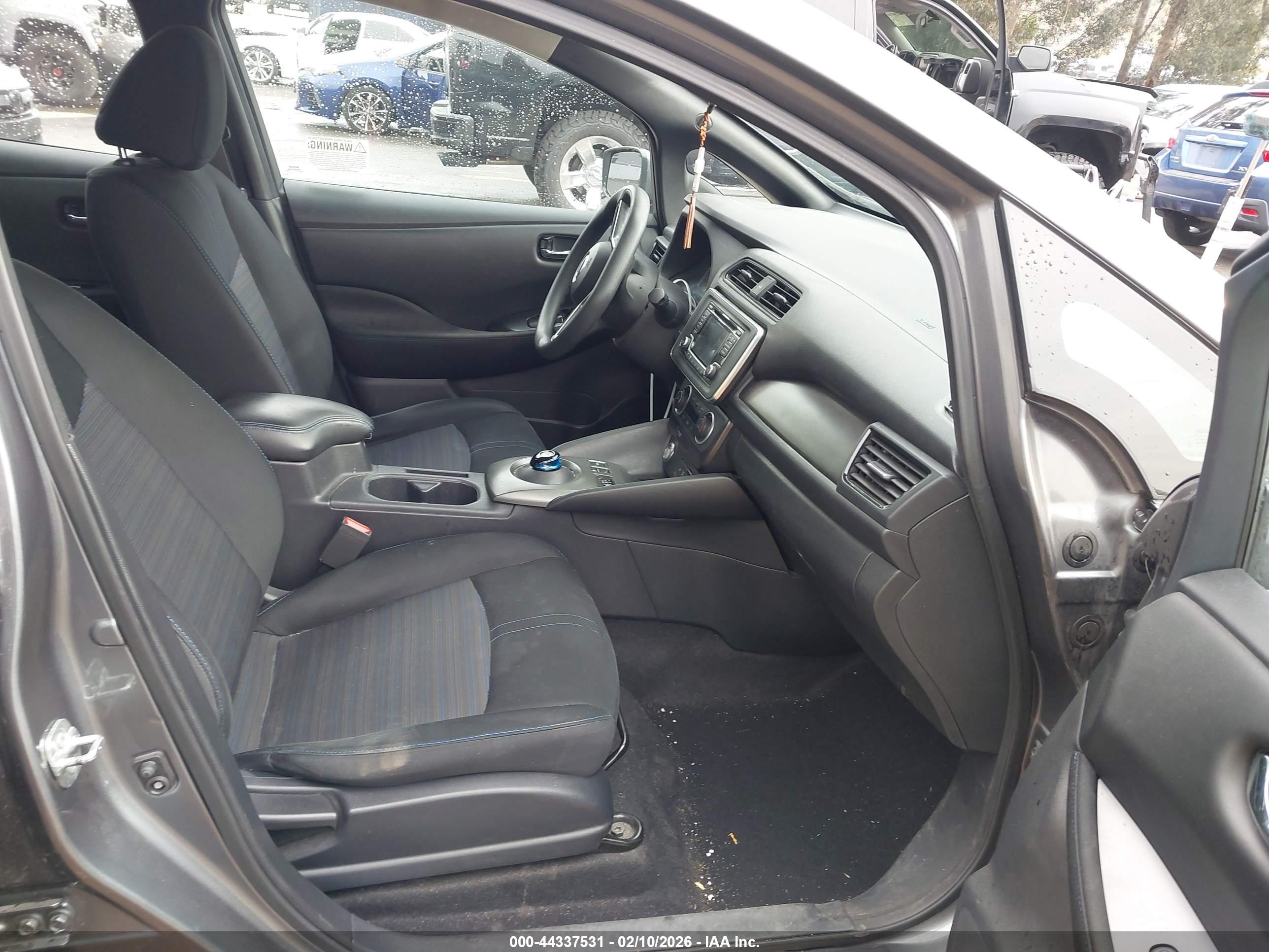 NISSAN LEAF image 5