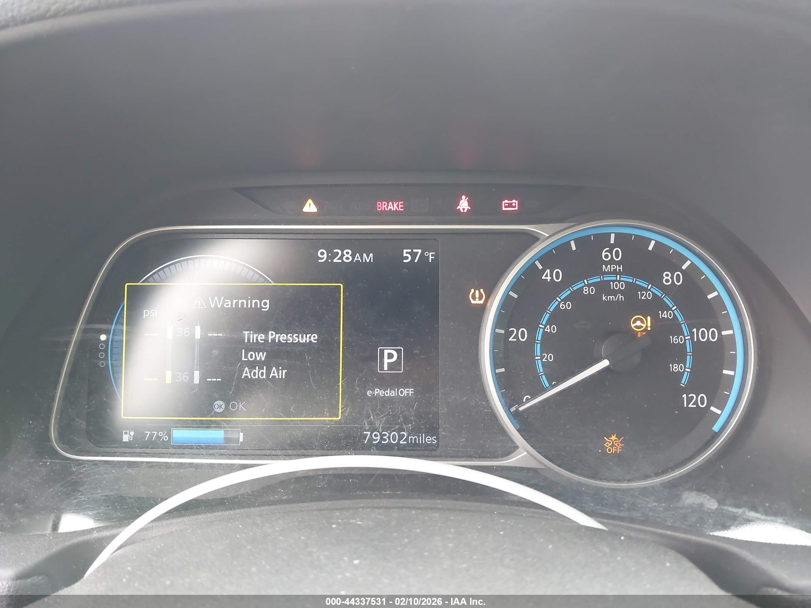 NISSAN LEAF image 7