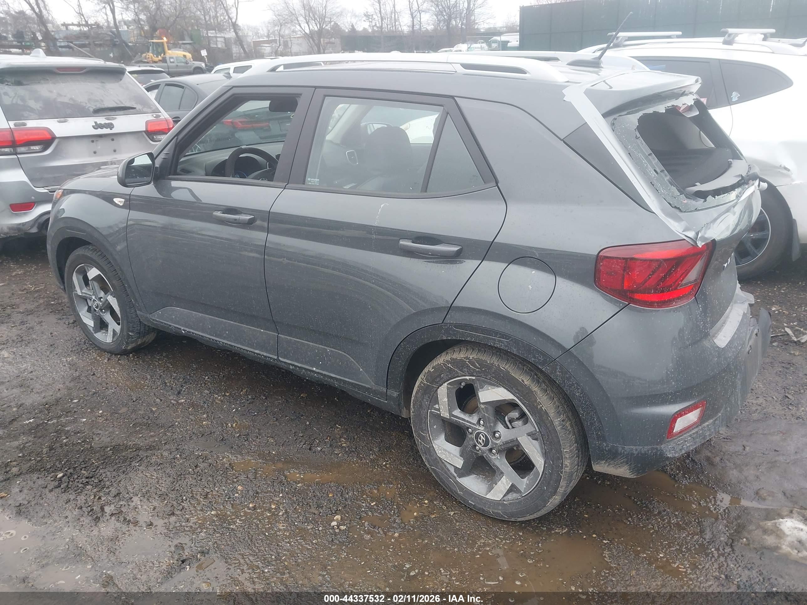 HYUNDAI VENUE image 3