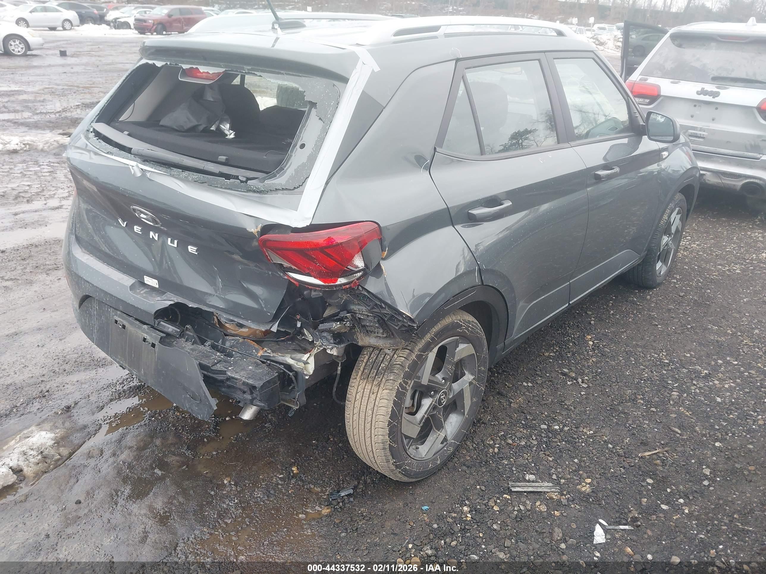 HYUNDAI VENUE image 4